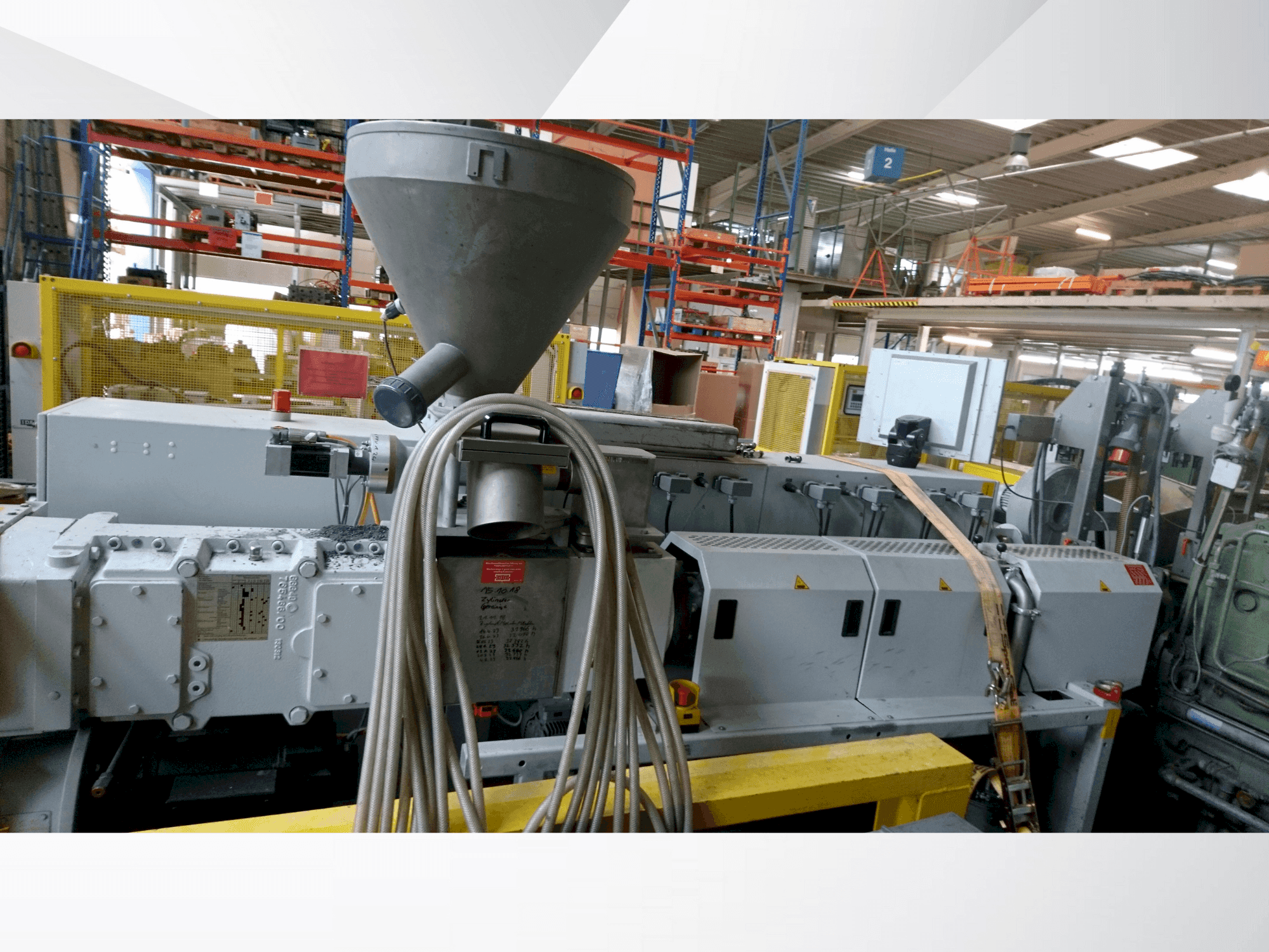 Vista Frontal da Krauss Maffei KMD 75 XS/P máquina