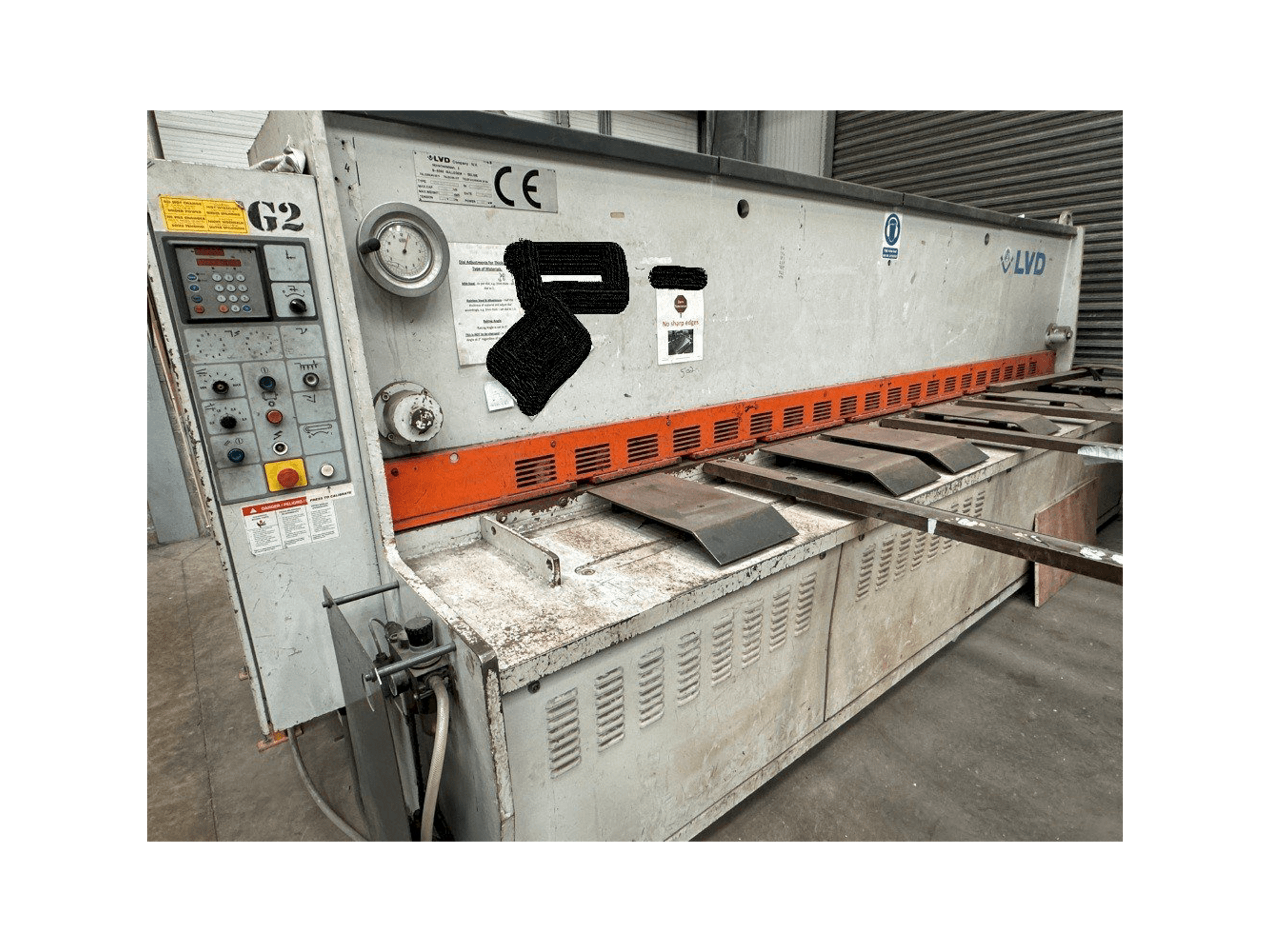 Vista Frontal da LVD HST-C 40/6 máquina