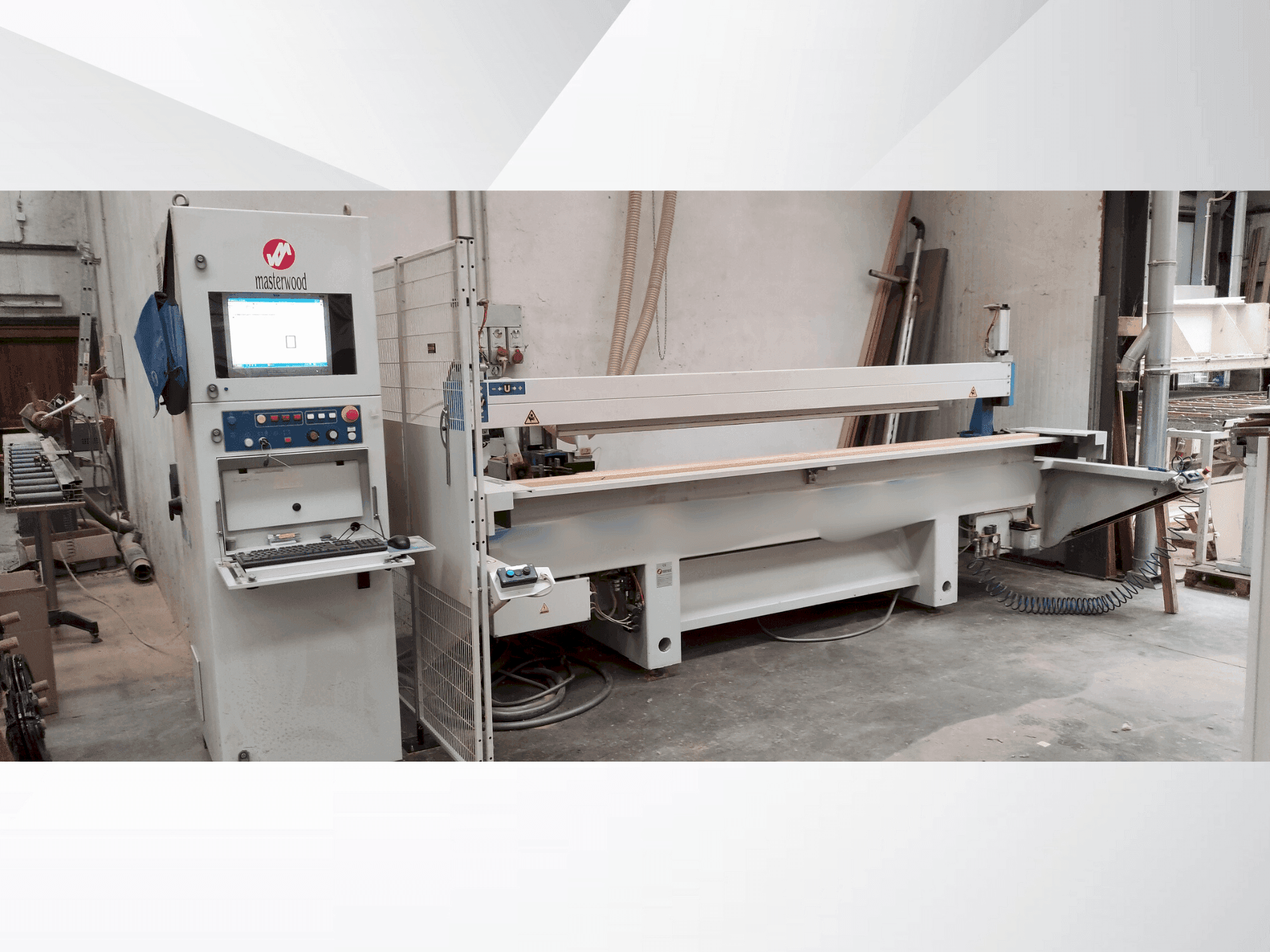 Vista Frontal da MASTERWOOD OM B1 CN3KF máquina