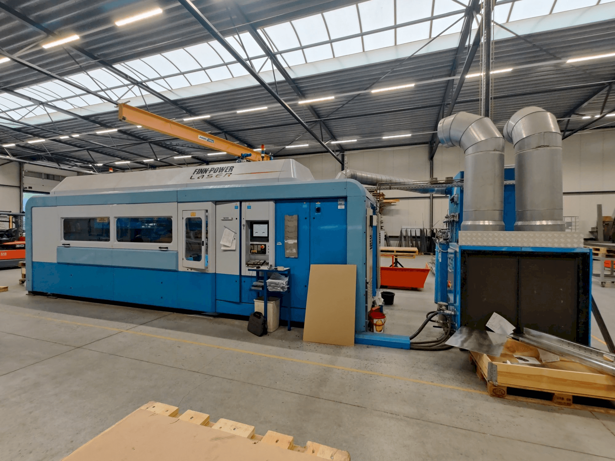 Vista Frontal da Finn-Power FPL6-B máquina