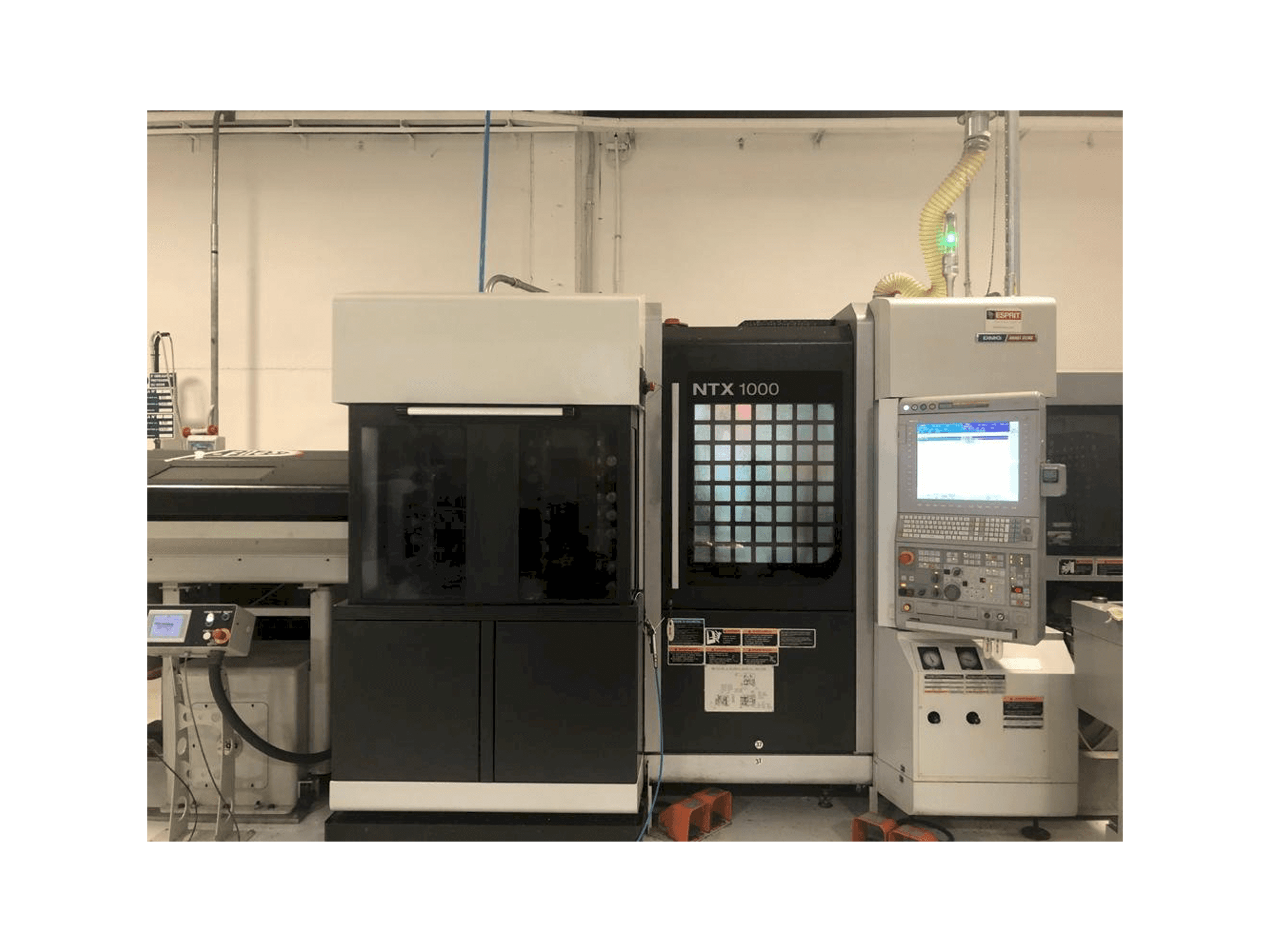 Vista Frontal da MORI SEIKI NTX1000 máquina