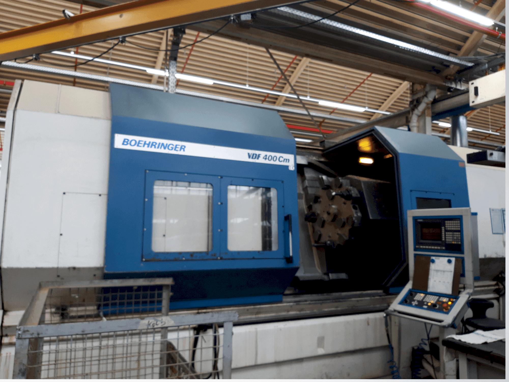 Vista Frontal da BOEHRINGER VDF 400 CM máquina