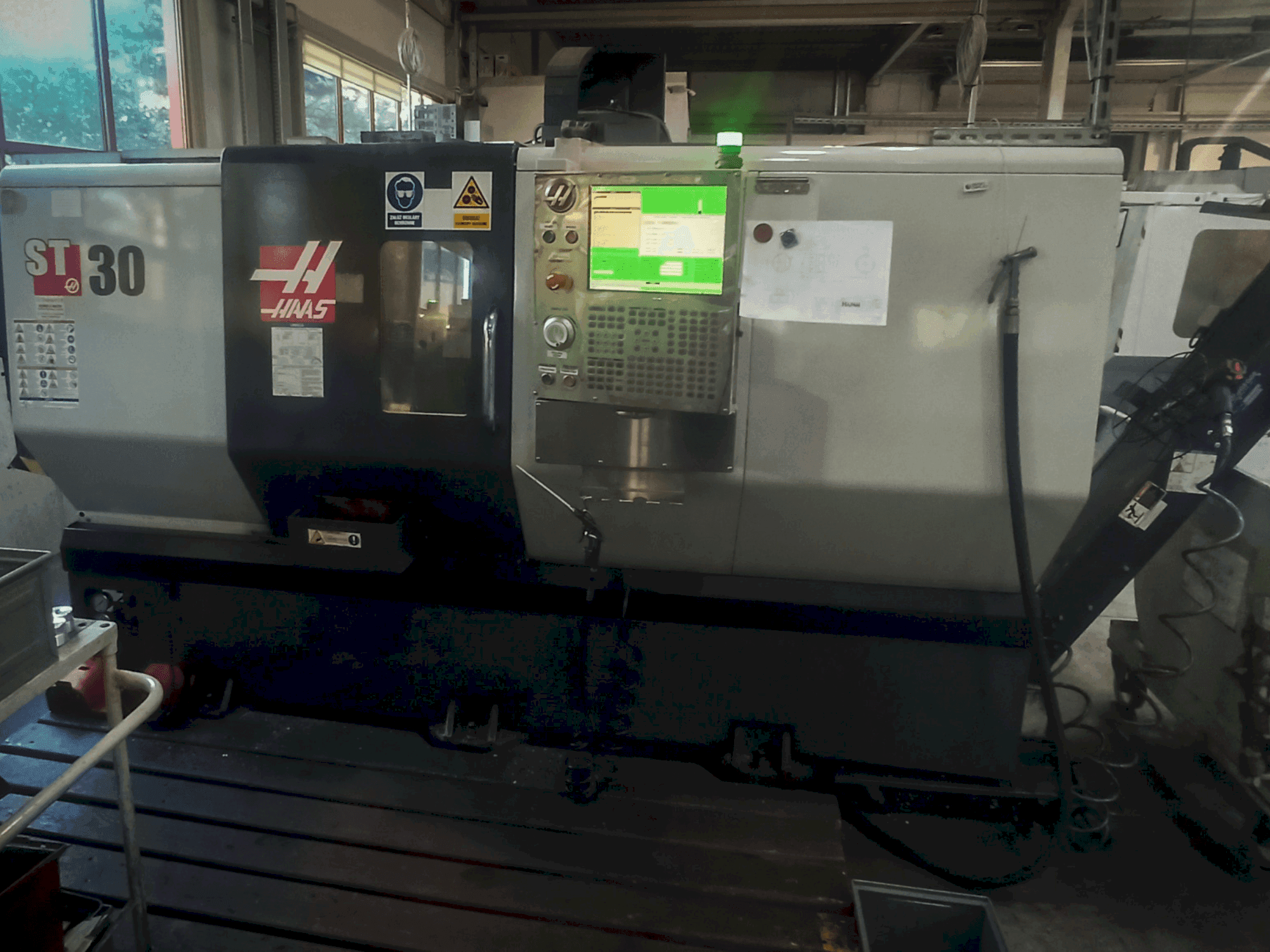 Vista Frontal da HAAS ST-30 máquina