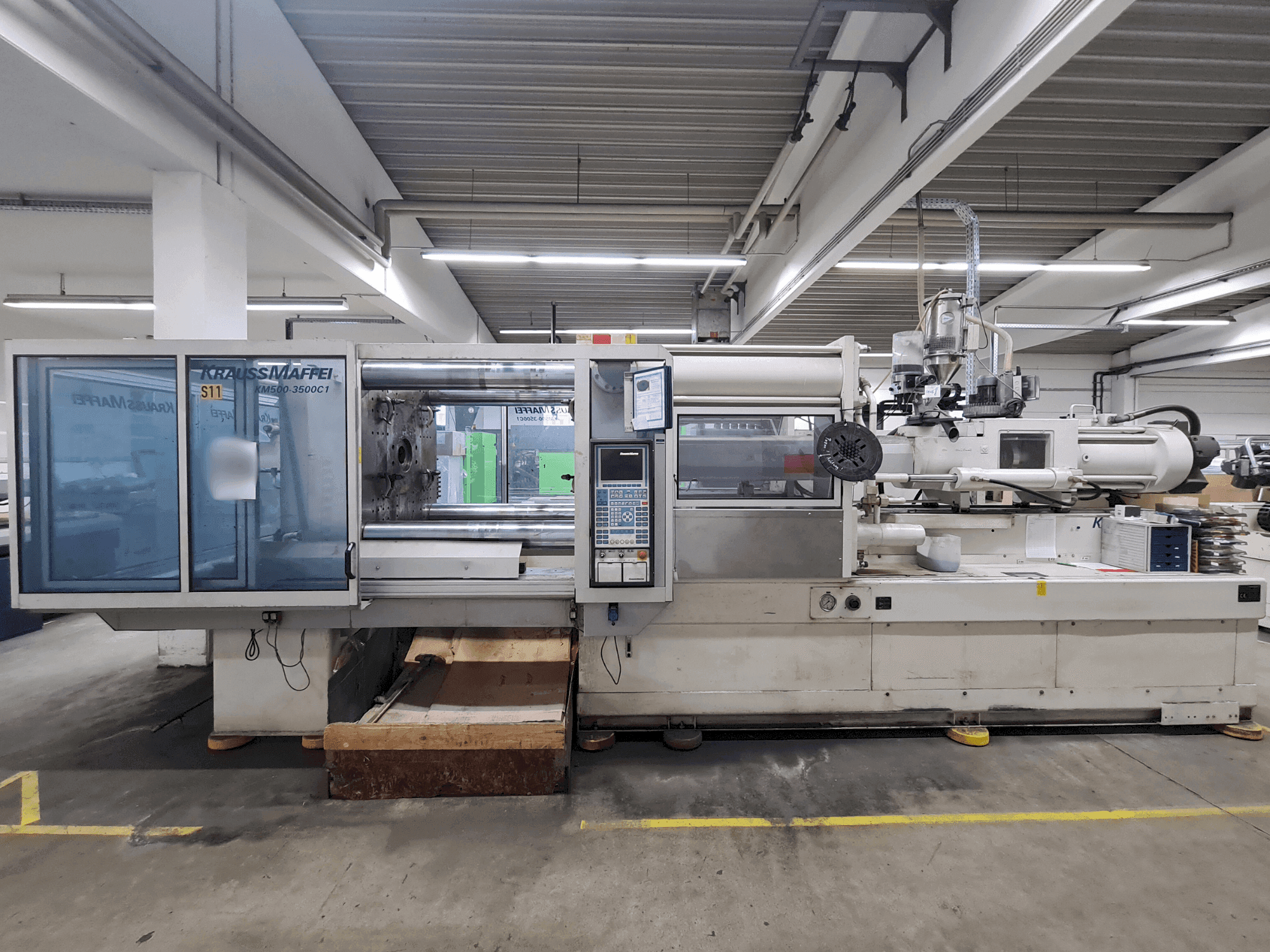 Vista Frontal da Krauss Maffei 500-3500 C1 máquina