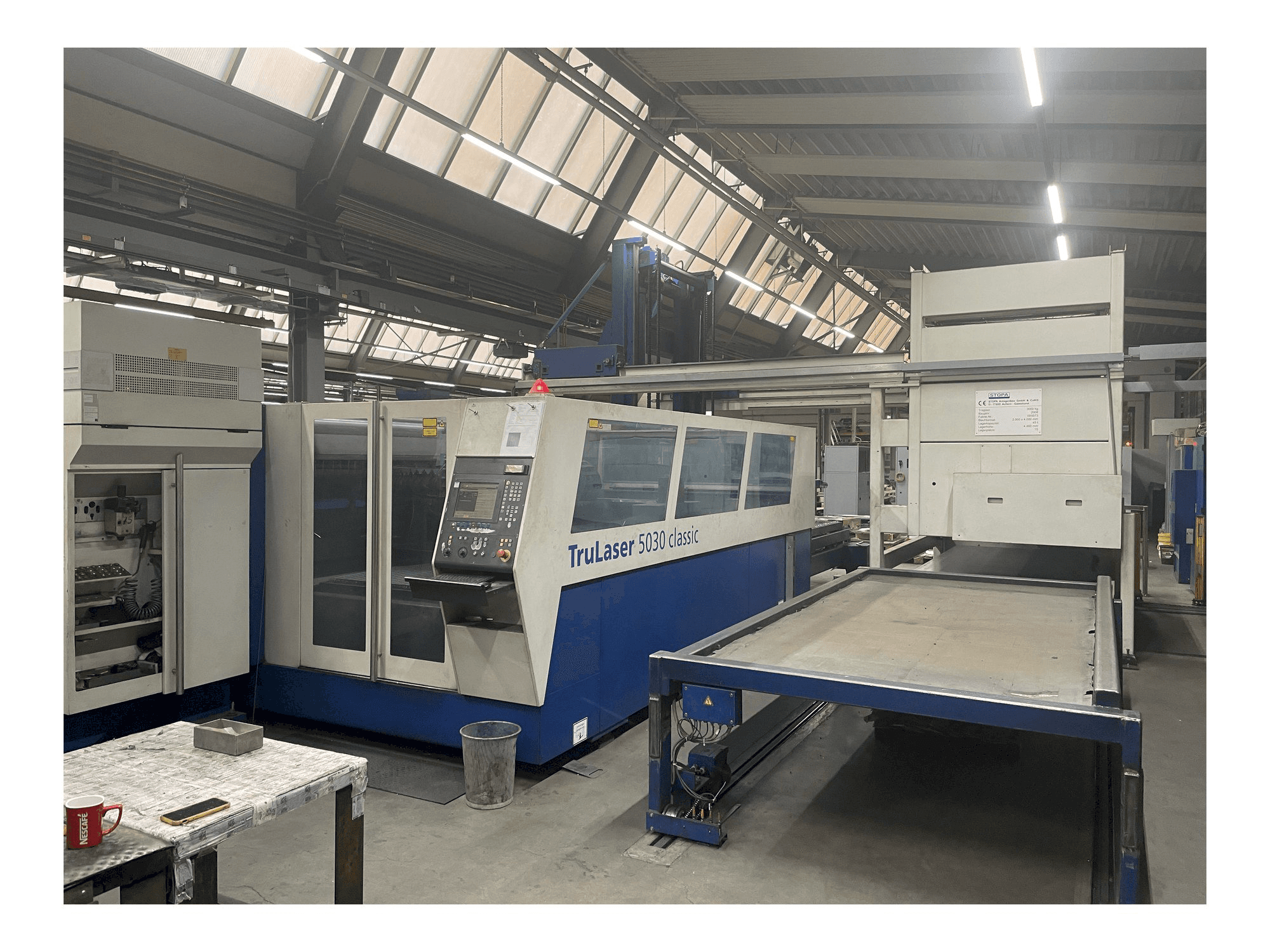 Vista Direita da Trumpf L5030 Classic + Pallet Master máquina