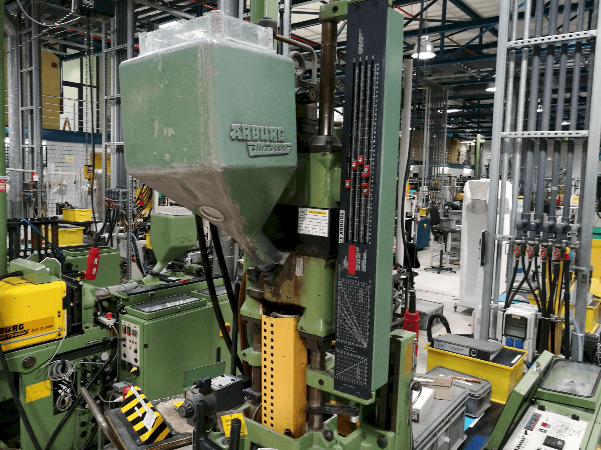 Vista Esquerda da Arburg Allrounder 221-75-350 máquina