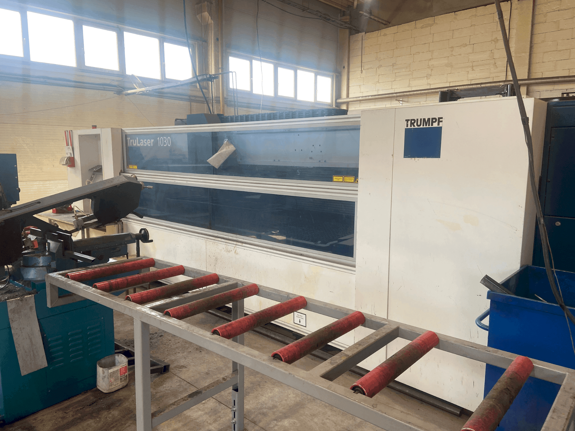 Vista Frontal da TRUMPF TruLaser 1030 máquina