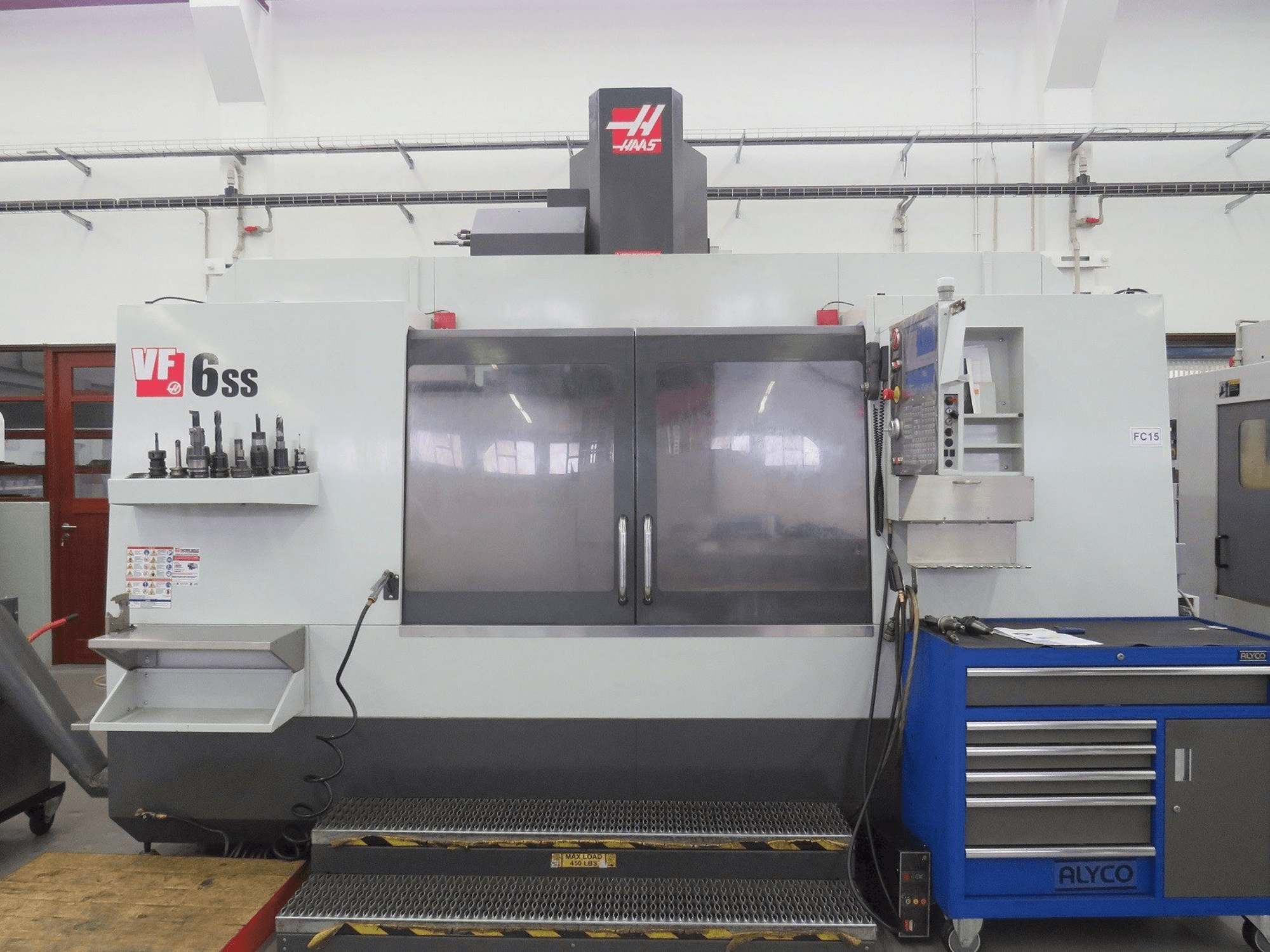 Vista Frontal da HAAS VF-6SS máquina