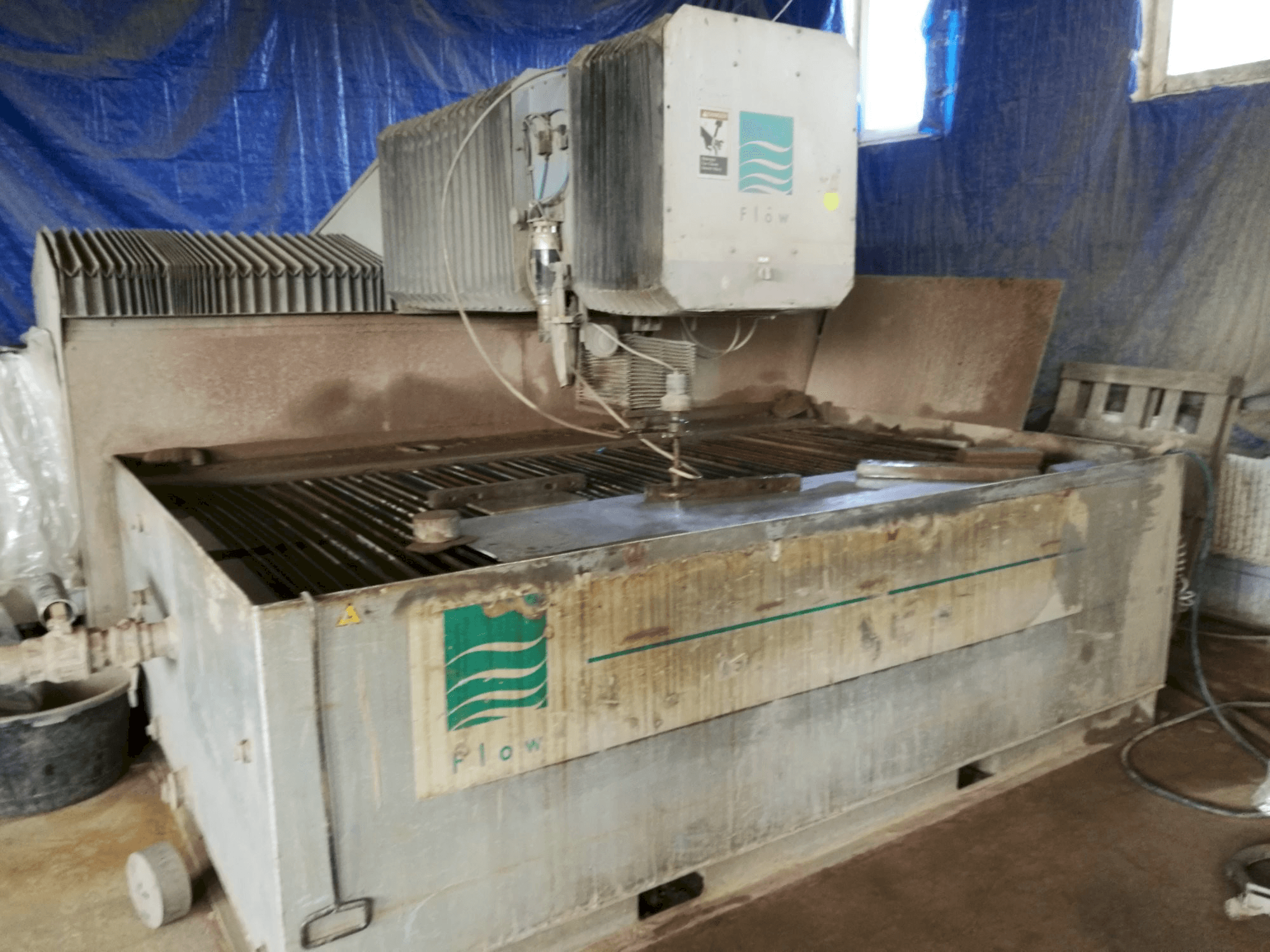 Vista Frontal da Flow IFB 2412 máquina