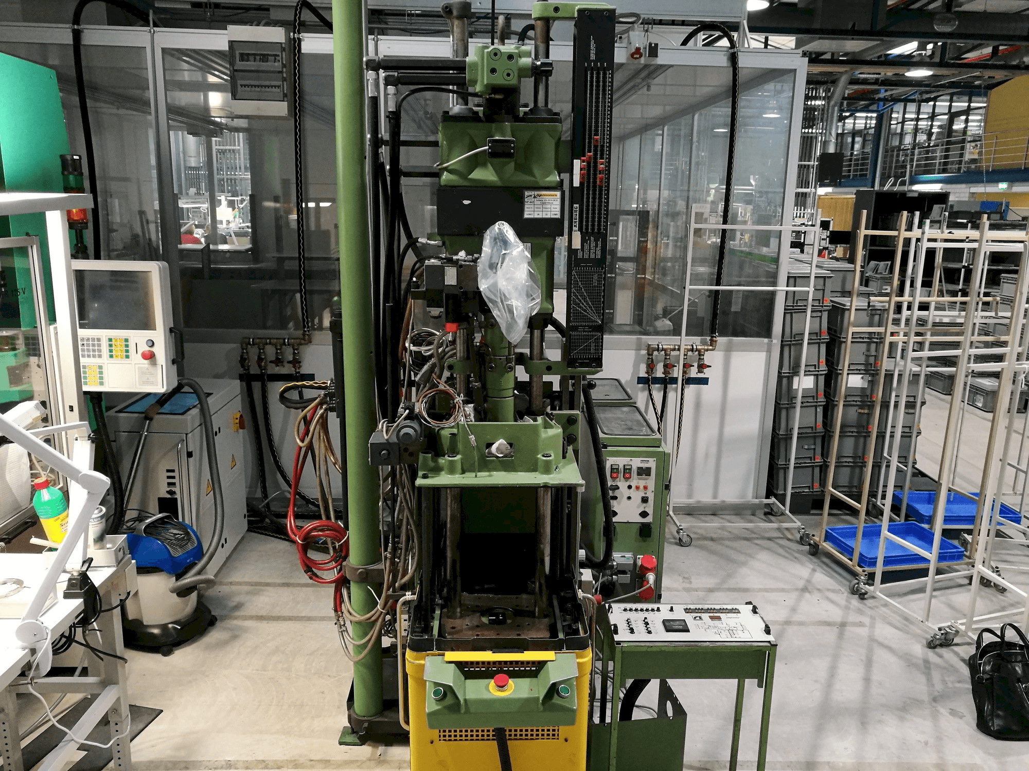 Vista Frontal da Arburg 221-75-350 máquina