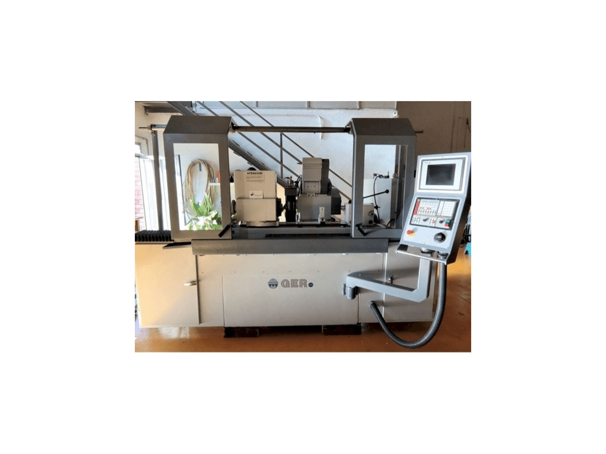 Vista Frontal da GER C-500 CNC máquina