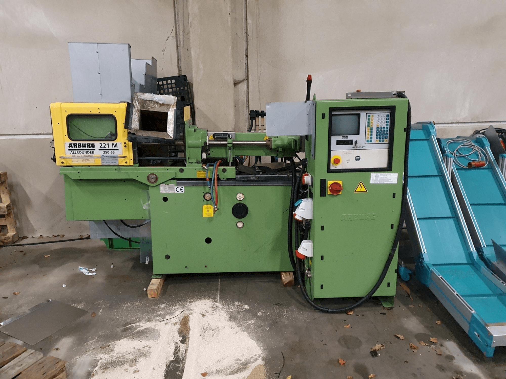 Vista Frontal da Arburg Allrounder 221 M 250-55 máquina