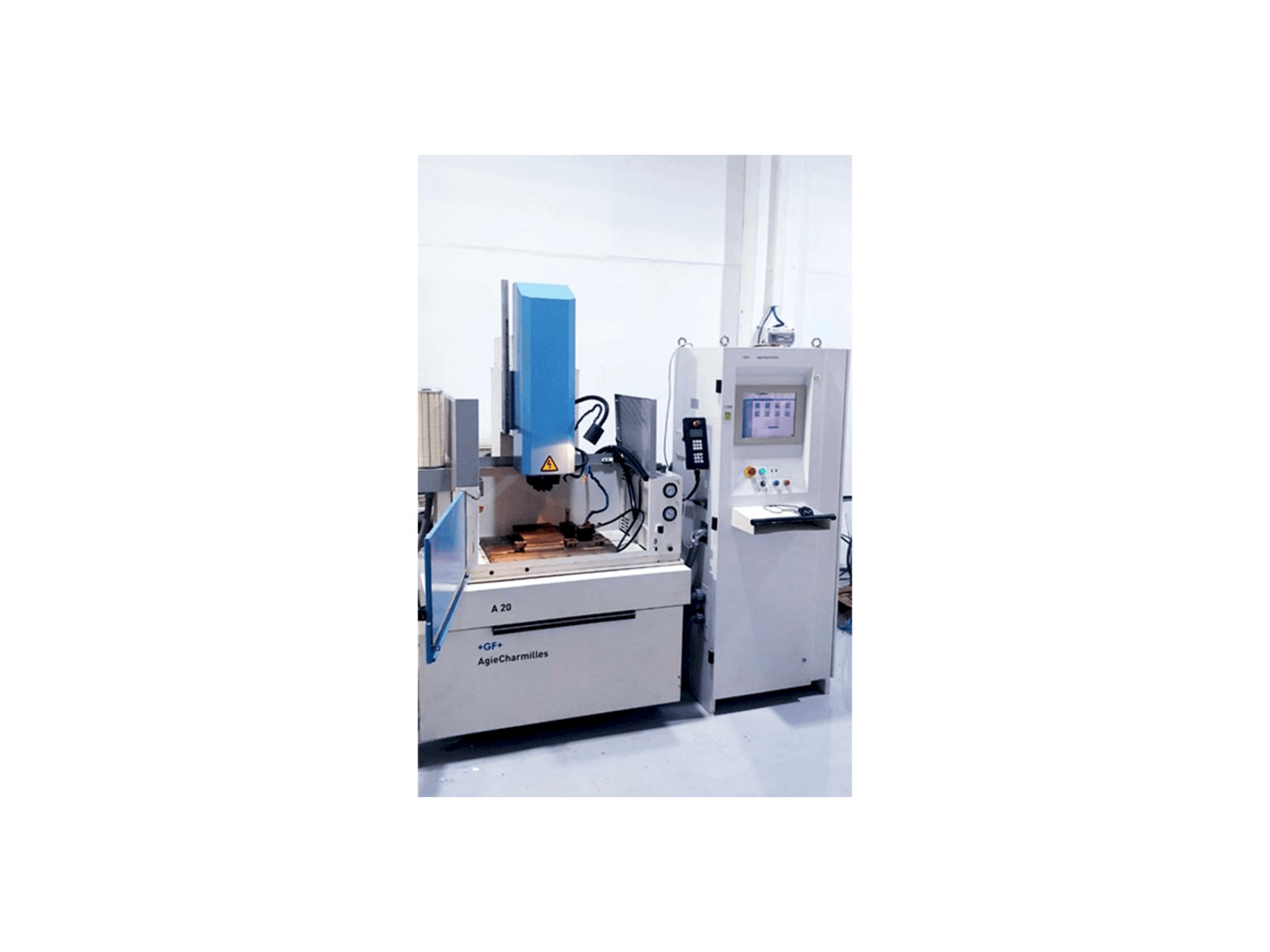 Vista Frontal da AgieCharmilles SA20 máquina
