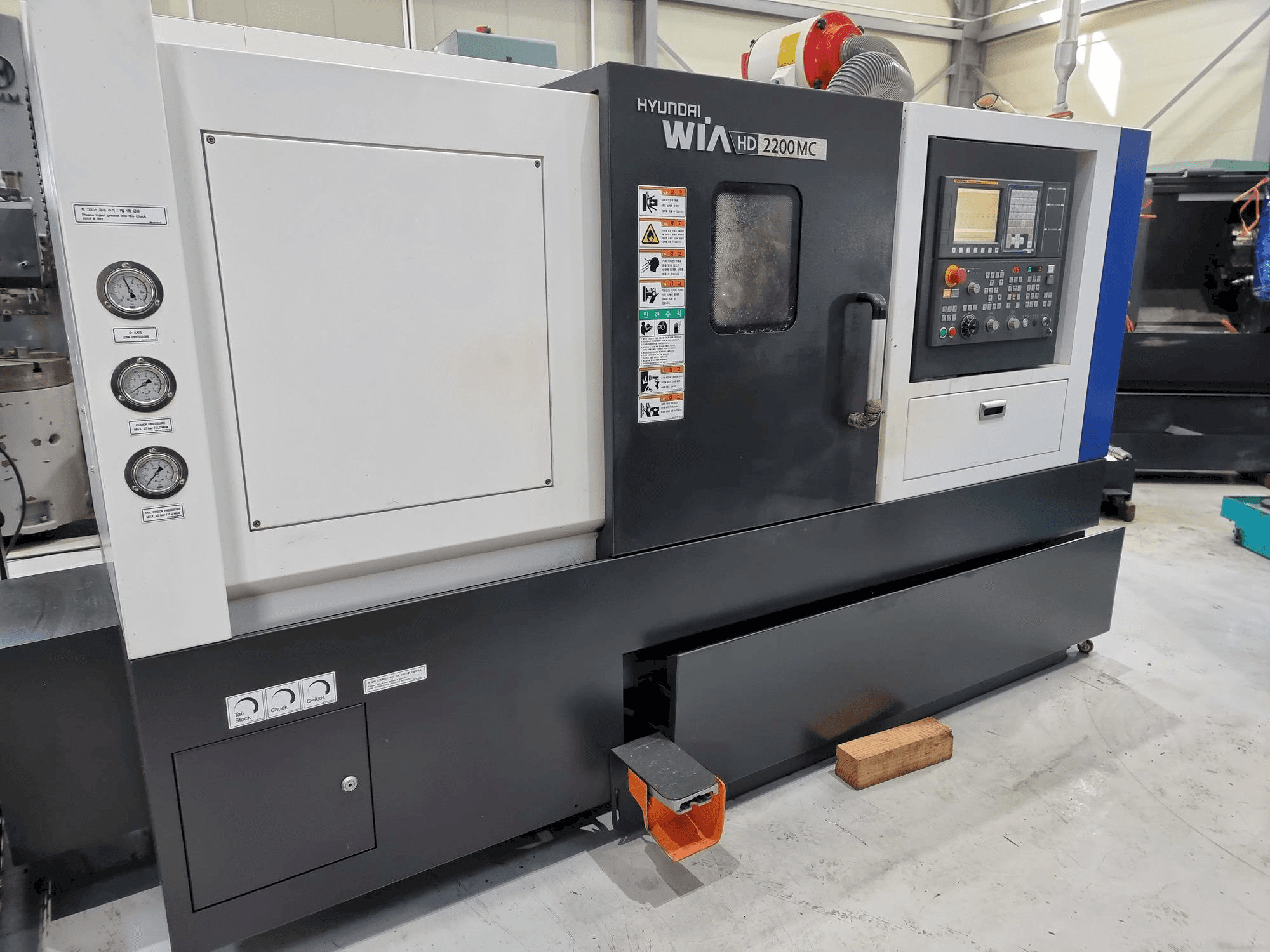 Vista Frontal da Hyundai Wia HD 2200 MC máquina