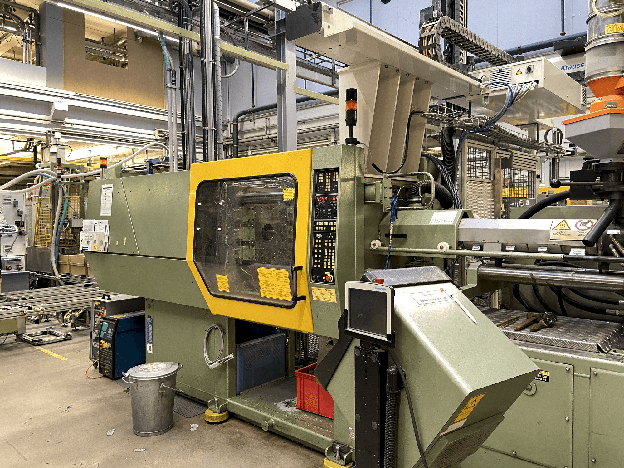 Vista Frontal da Netstal Synergy 1500K/460 máquina