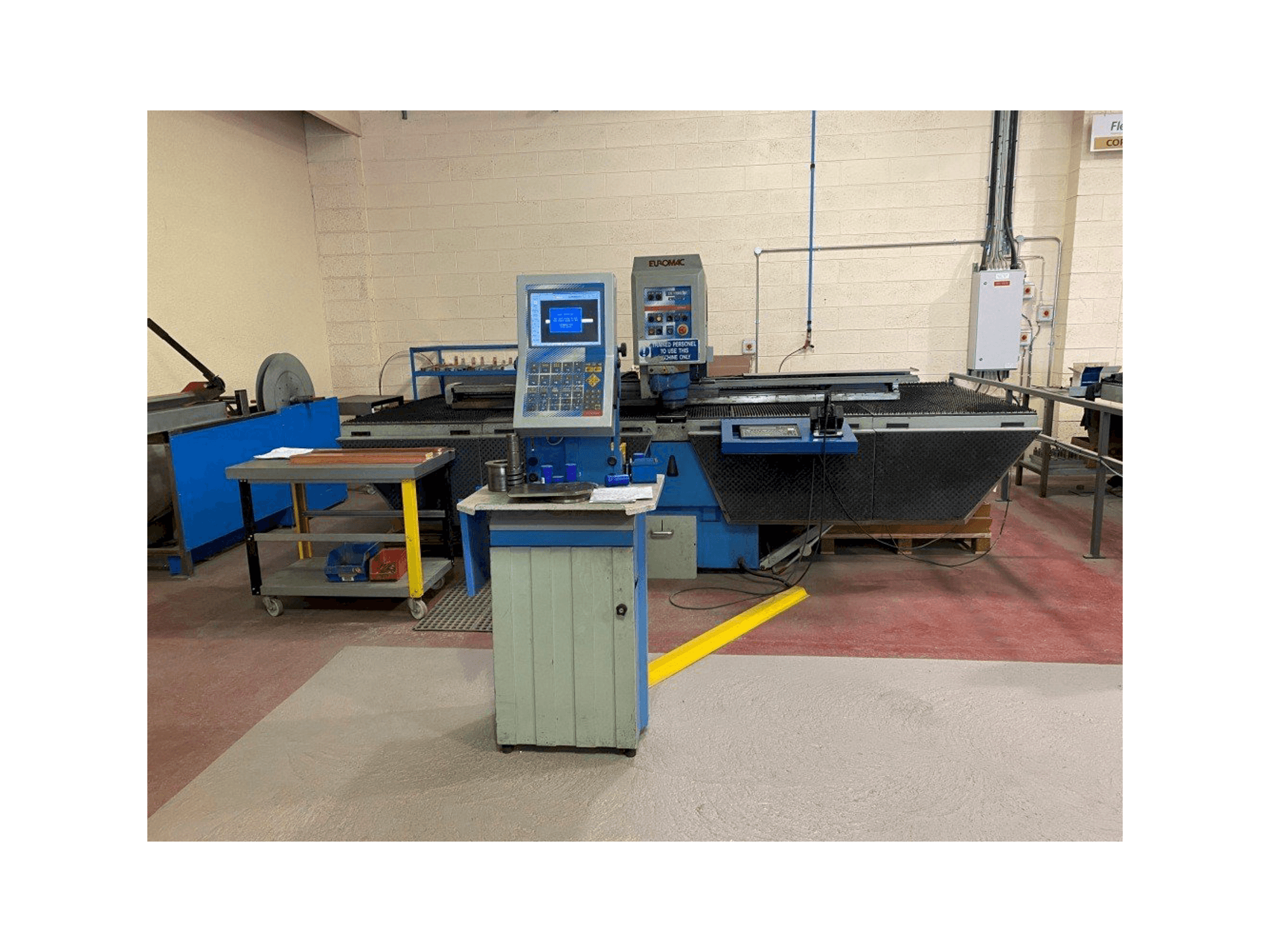 Vista Frontal da Euromac ZX 1250/30 máquina