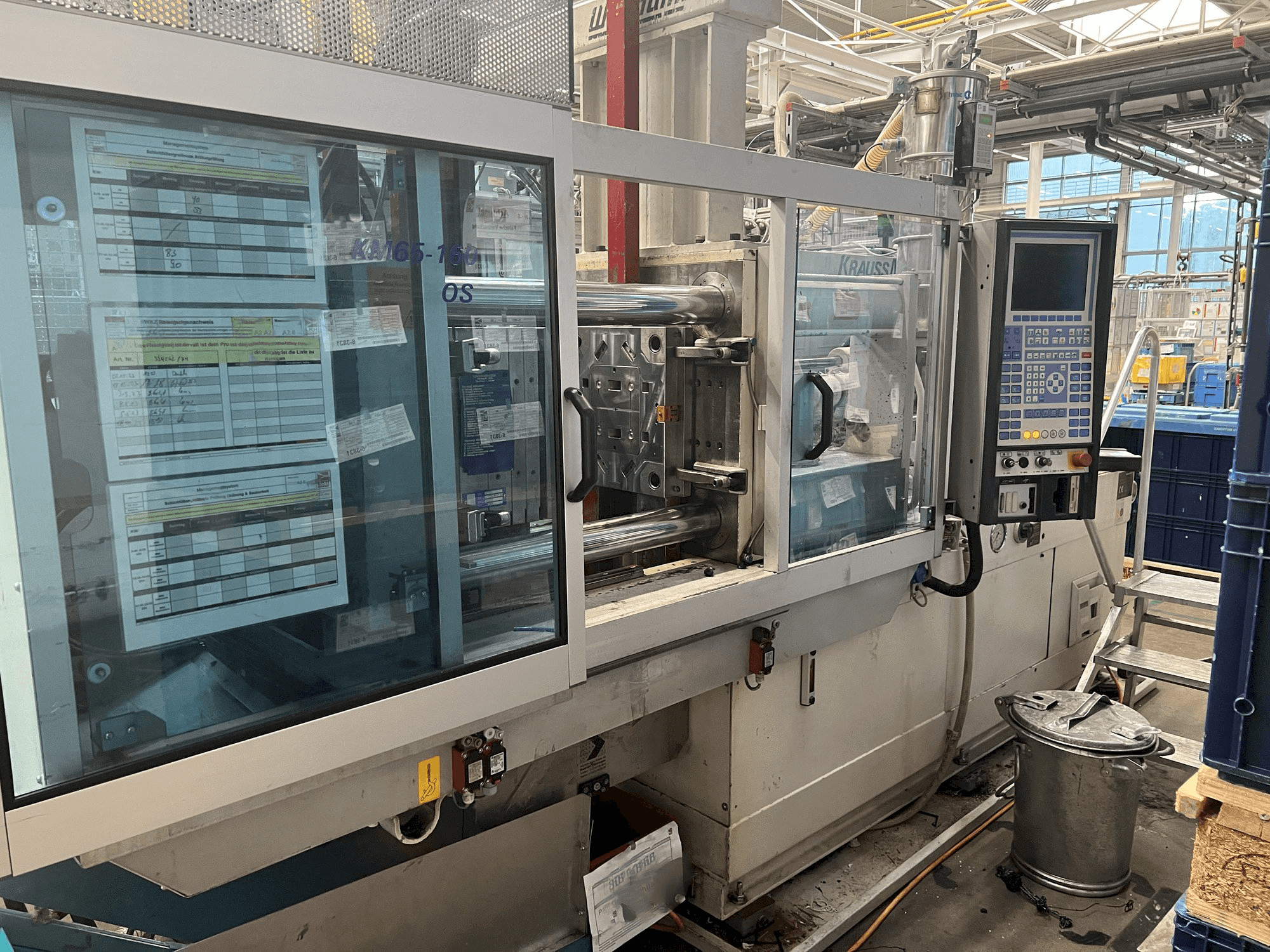 Vista Frontal da Krauss Maffei KM 65-160 C2 máquina
