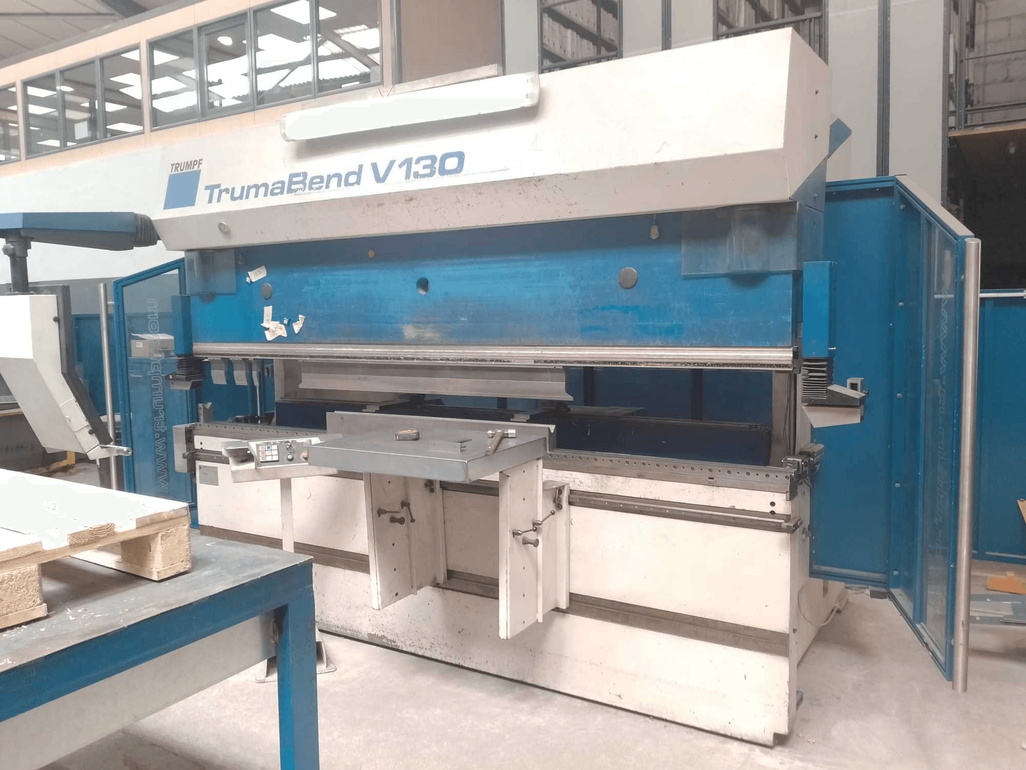 Vista Frontal da Trumpf Trumabend V130 máquina