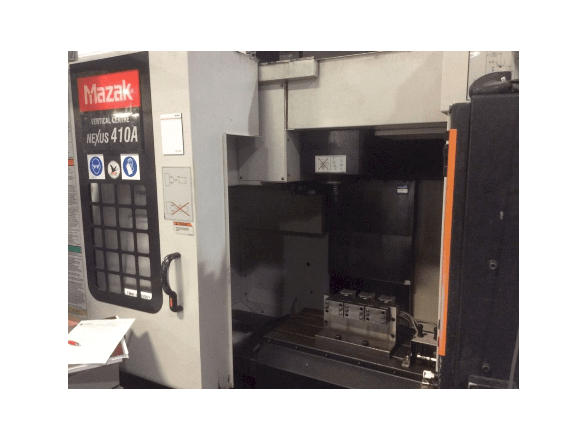 Vista Frontal da Mazak Nexus VCN 410A máquina