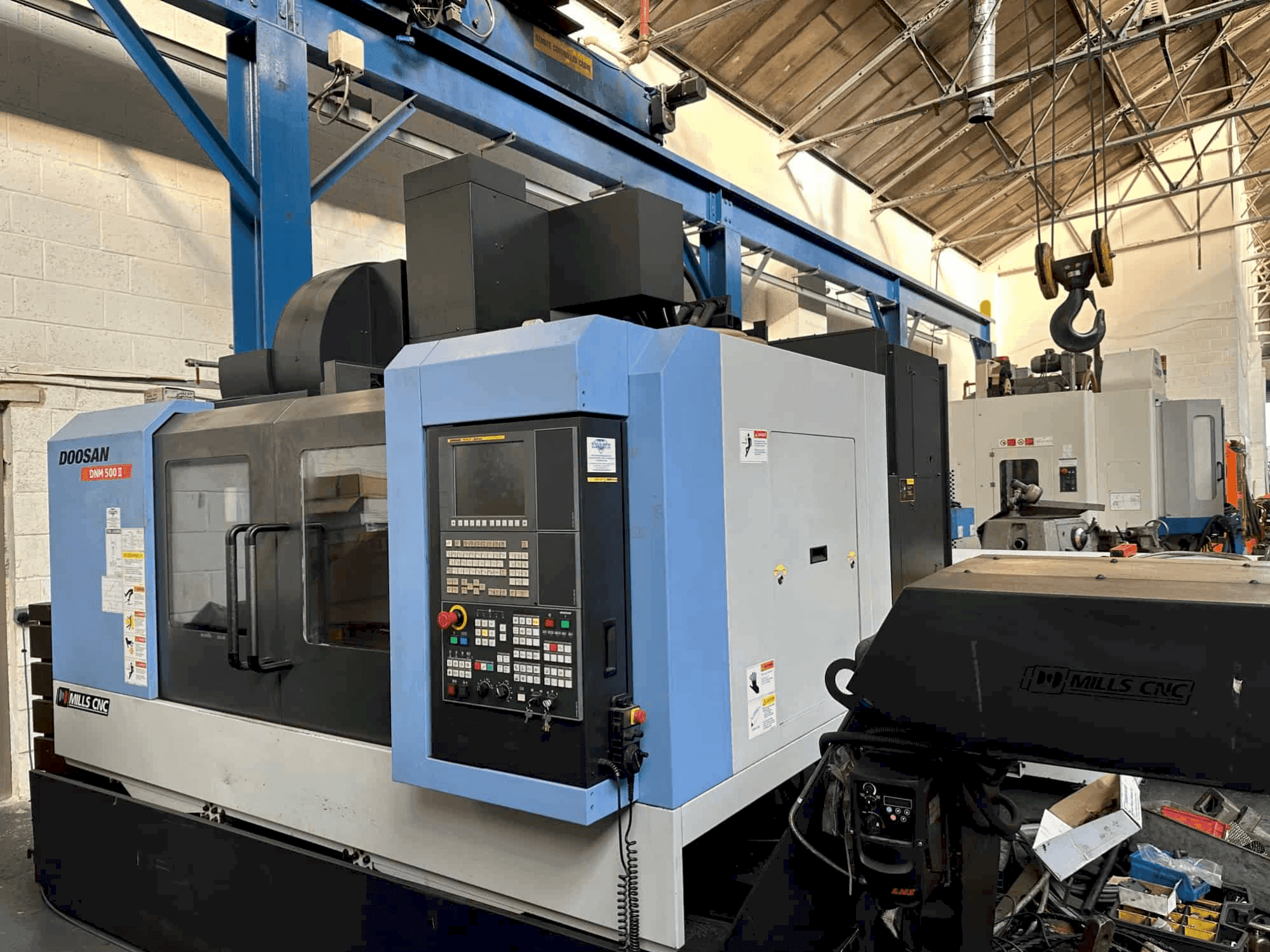 Vista Frontal da DOOSAN DNM 500 II máquina