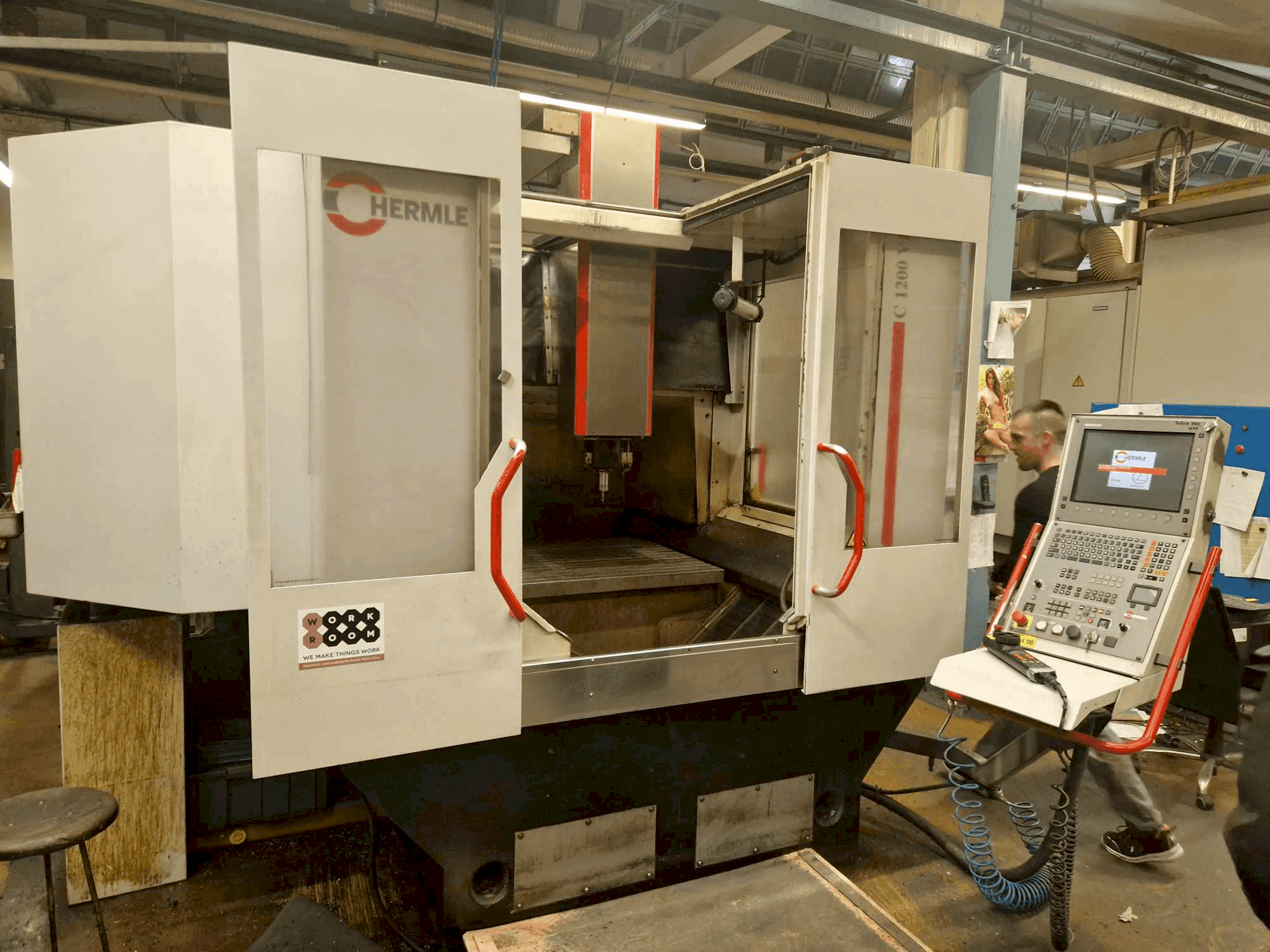 Vista Frontal da HERMLE C 1200 V máquina