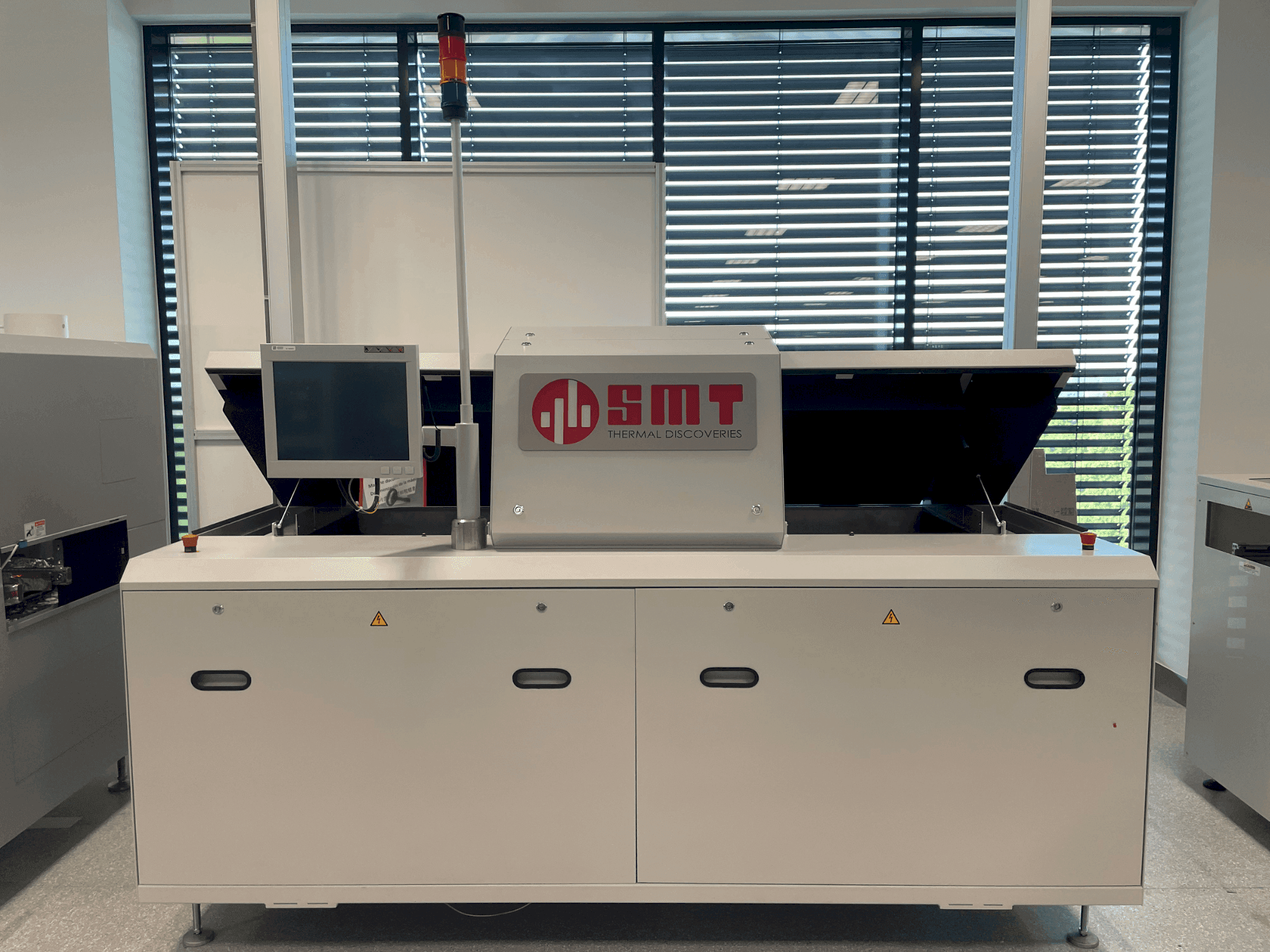 Vista Frontal da SMT UV 3/-3 máquina