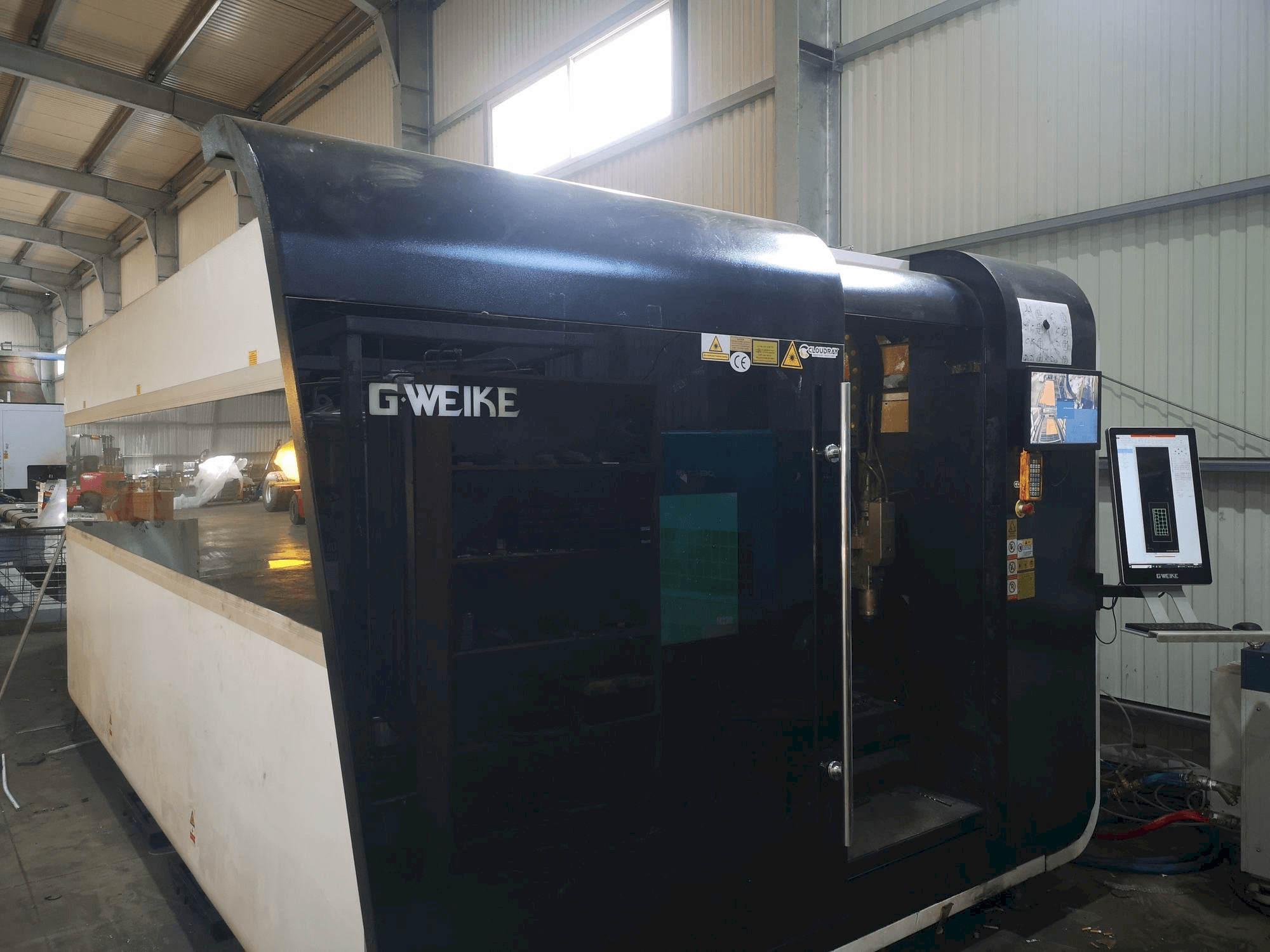 Vista Frontal da GWEIKE LF 3015 GA CNC máquina