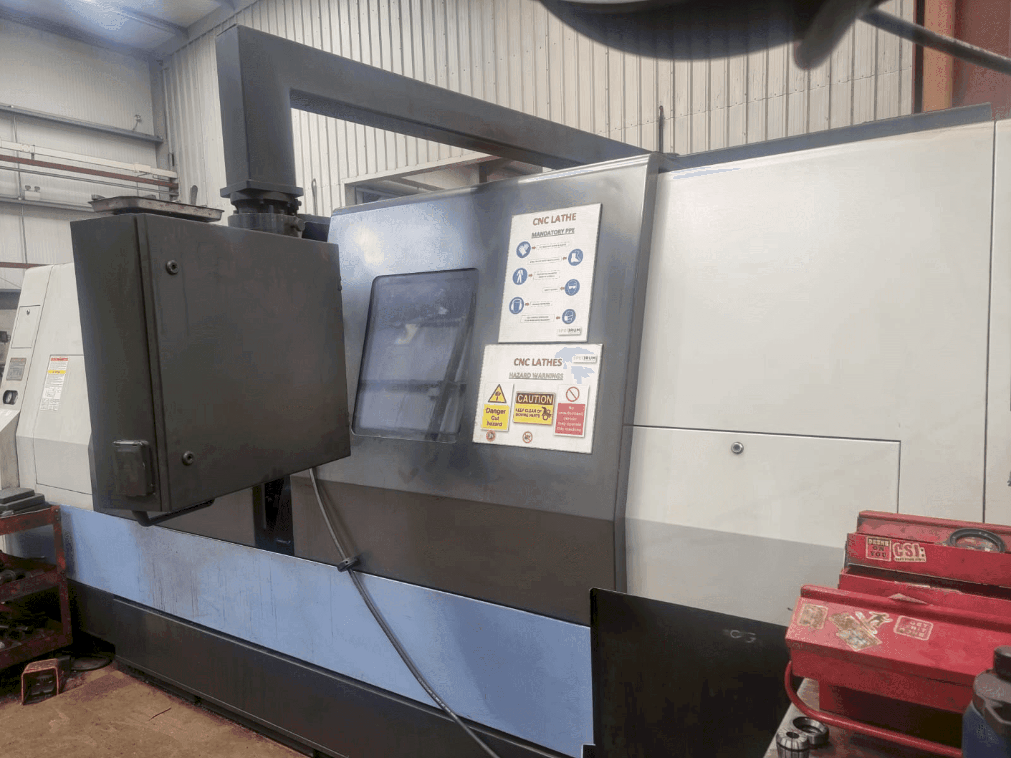 Vista Frontal da DOOSAN Puma 400LM máquina