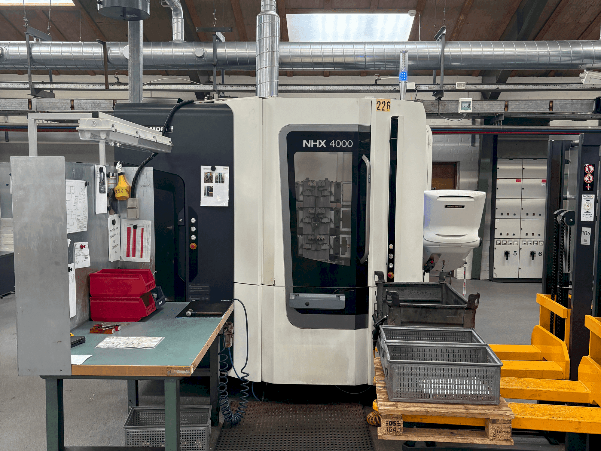 Vista Direita da DMG MORI NHX 4000 máquina