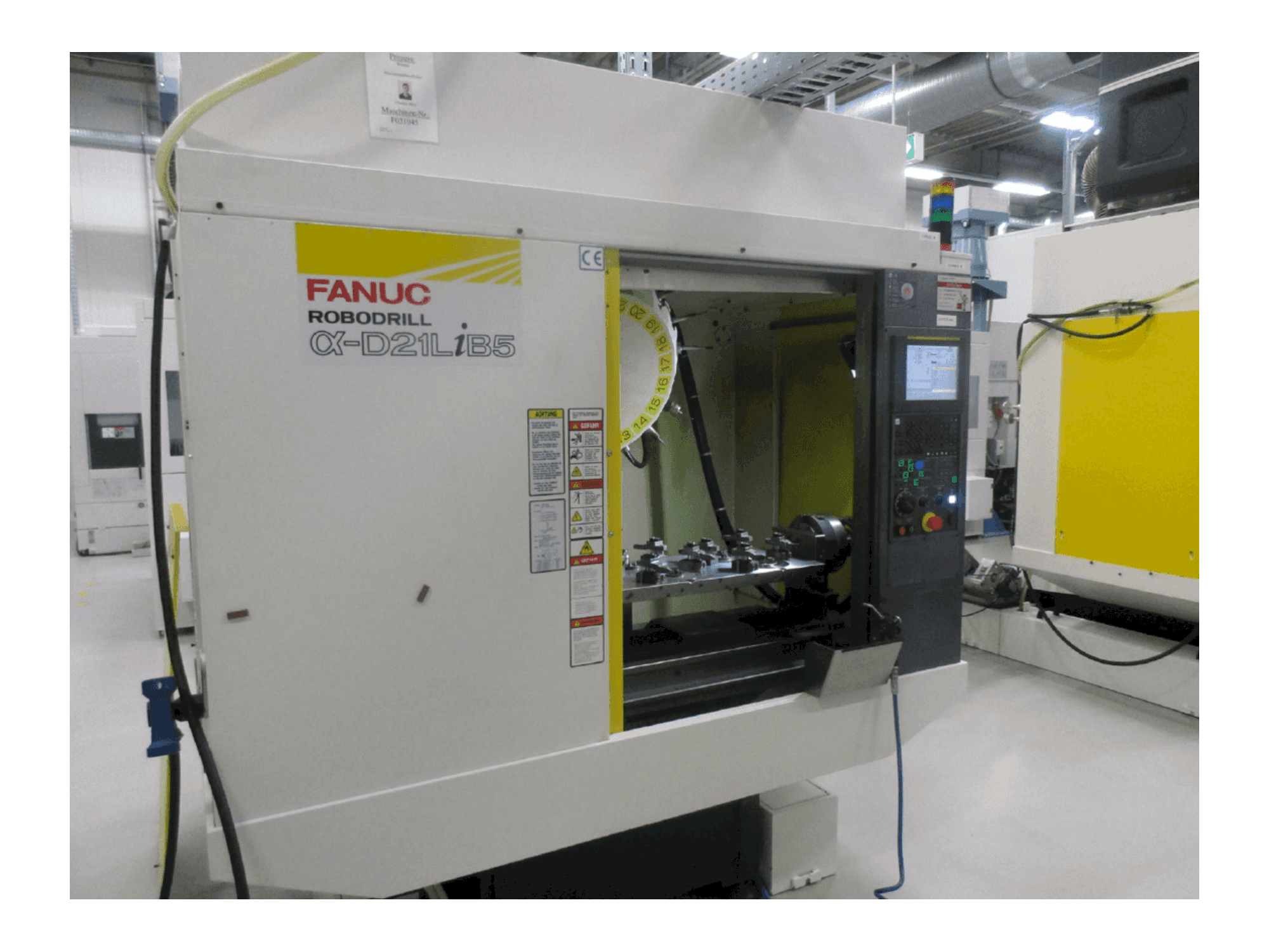 Vista Frontal da FANUC ROBODRILL Alpha D21LiB5 máquina