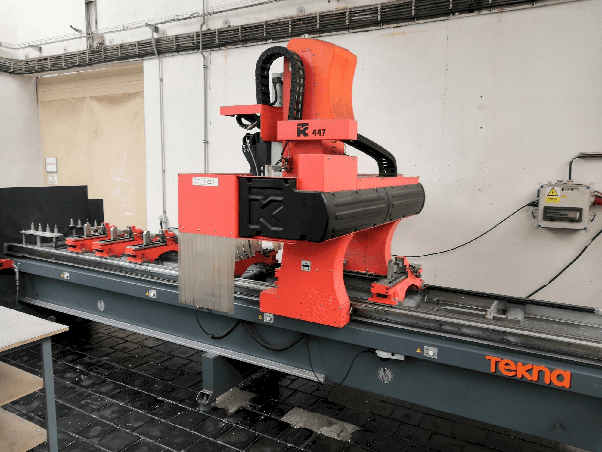 Vista Frontal da Tekna TK447/4 máquina