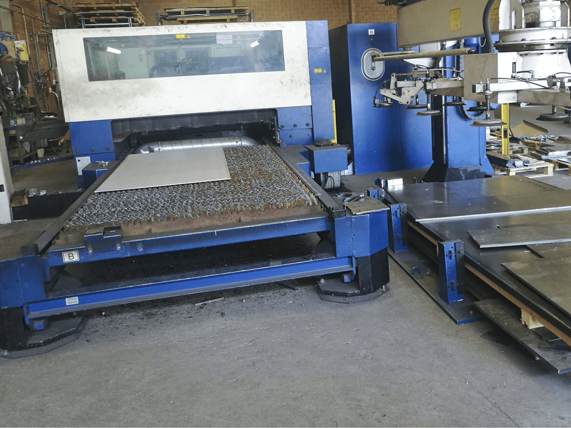 Vista Frontal da Trumpf Trumatic L3050 máquina
