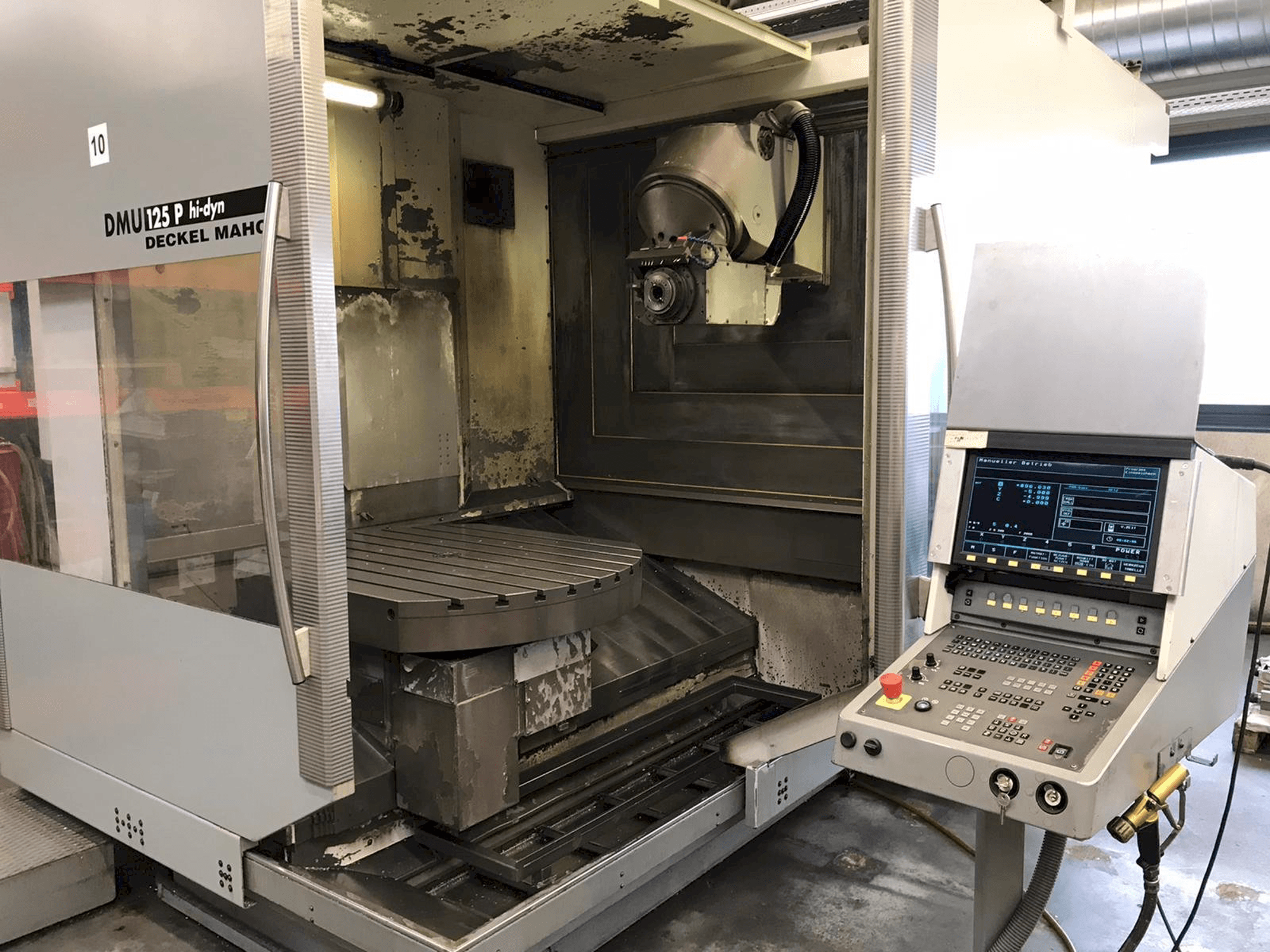 Vista Frontal da DECKEL MAHO DMU 125 P Hi-dyn máquina