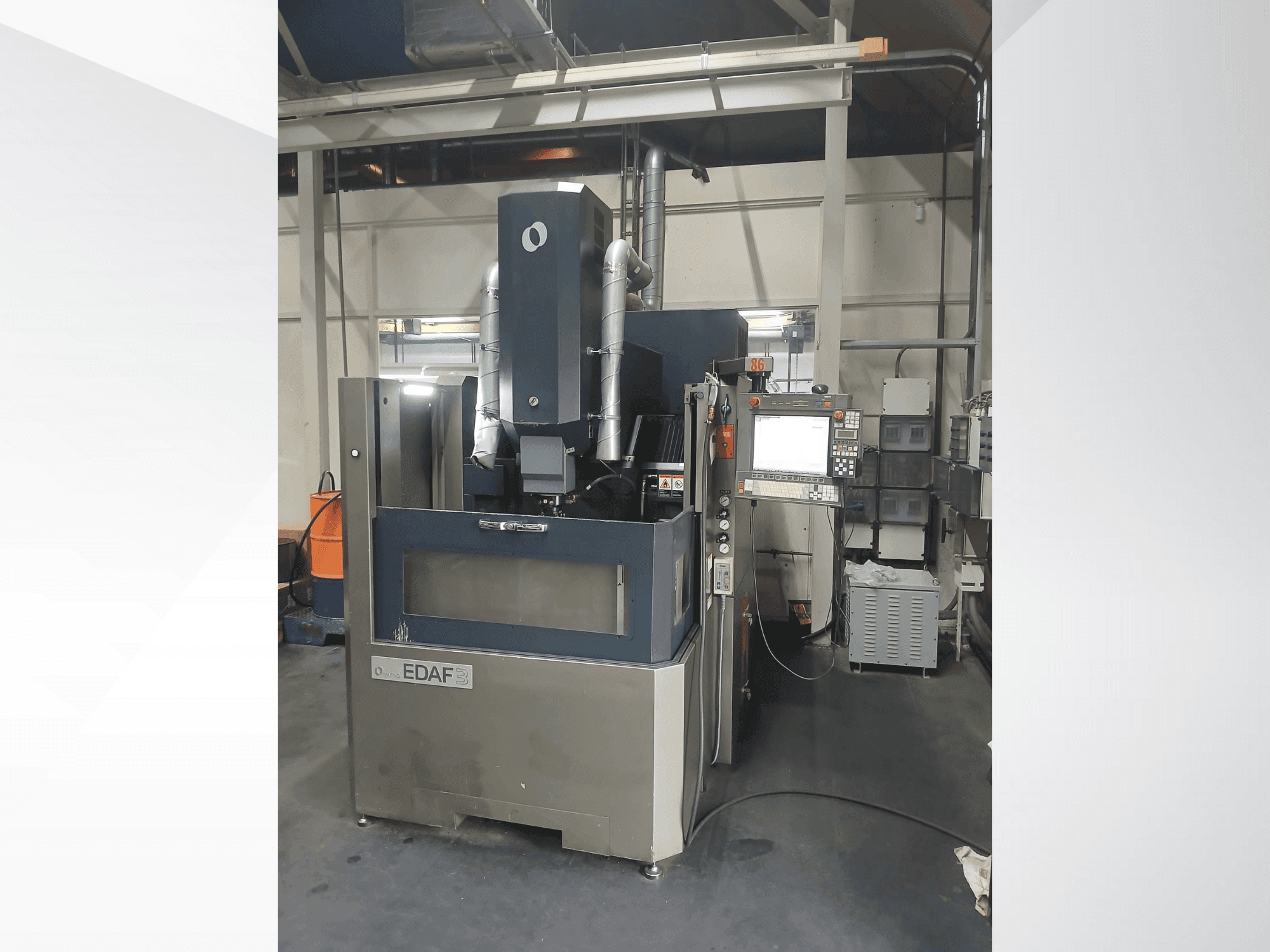 Vista Frontal da Makino EDAF3 máquina