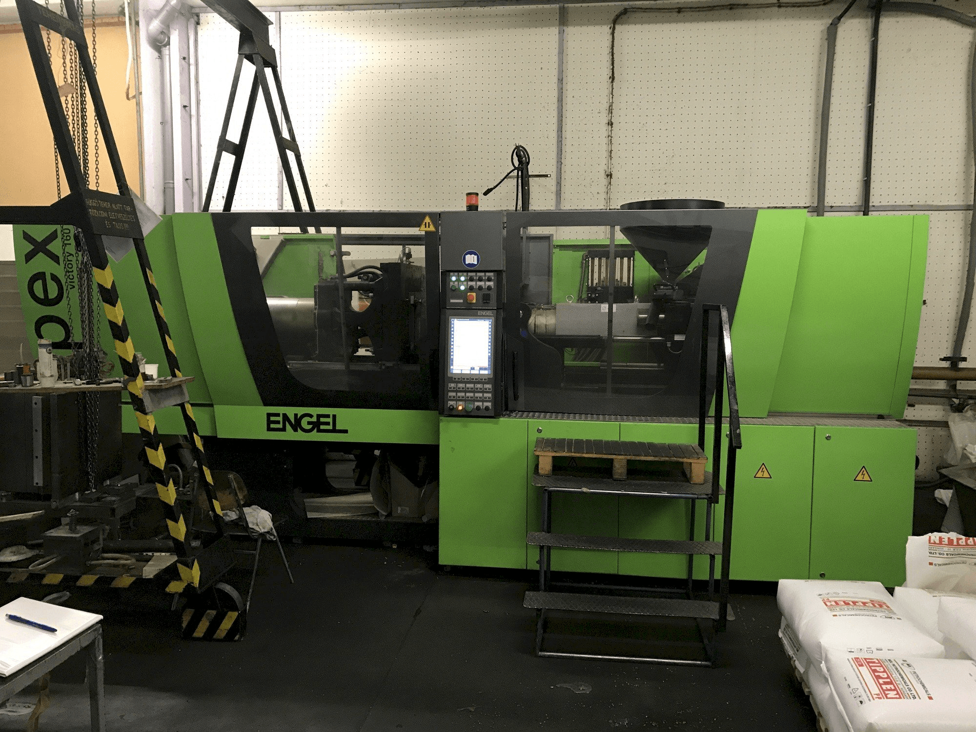 Vista Frontal da ENGEL Victory 650/160 Spex máquina