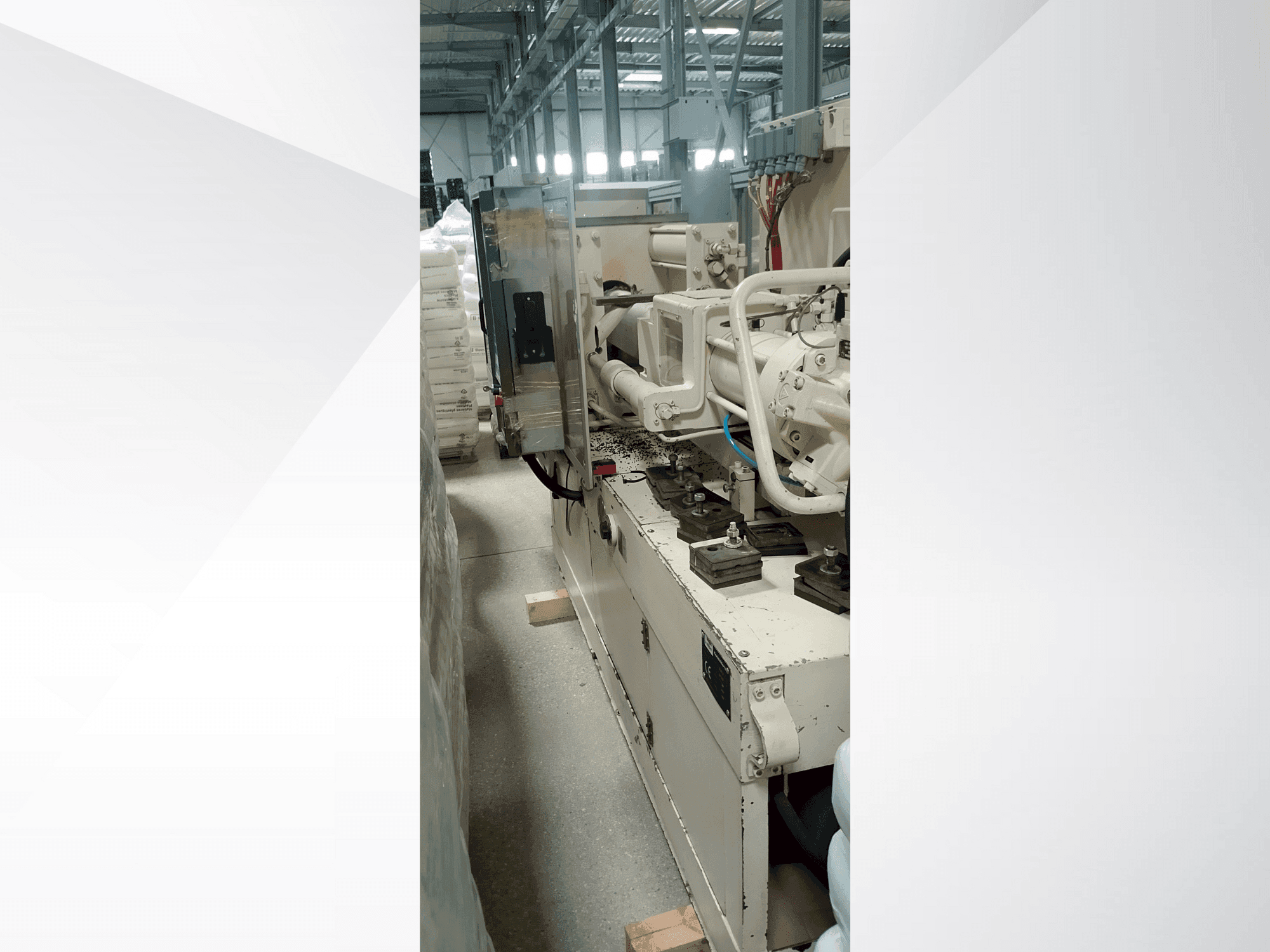 Vista Lateral da Krauss Maffei 340 c2/80 máquina