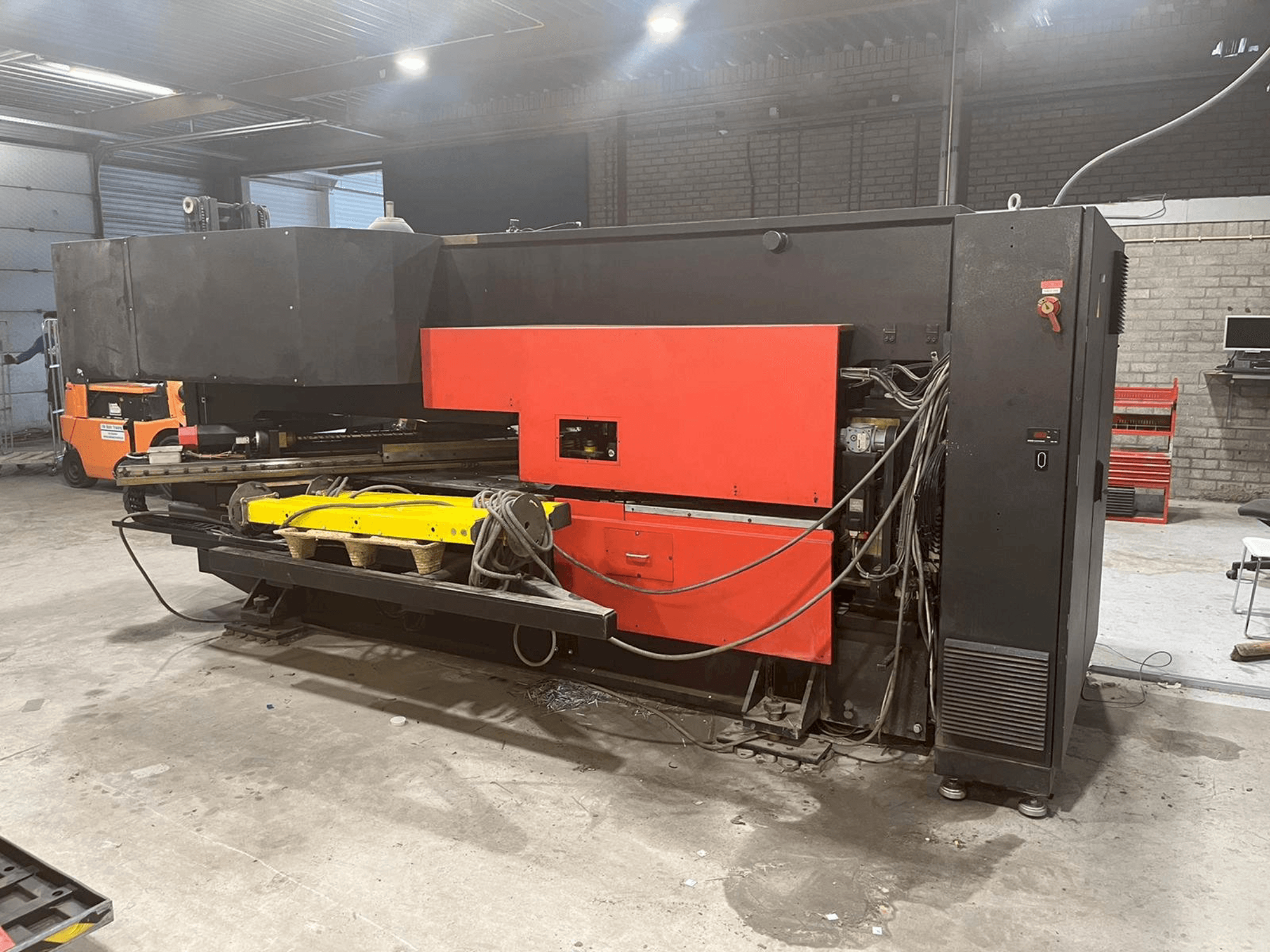 Vista Frontal da AMADA Arcade 212 máquina