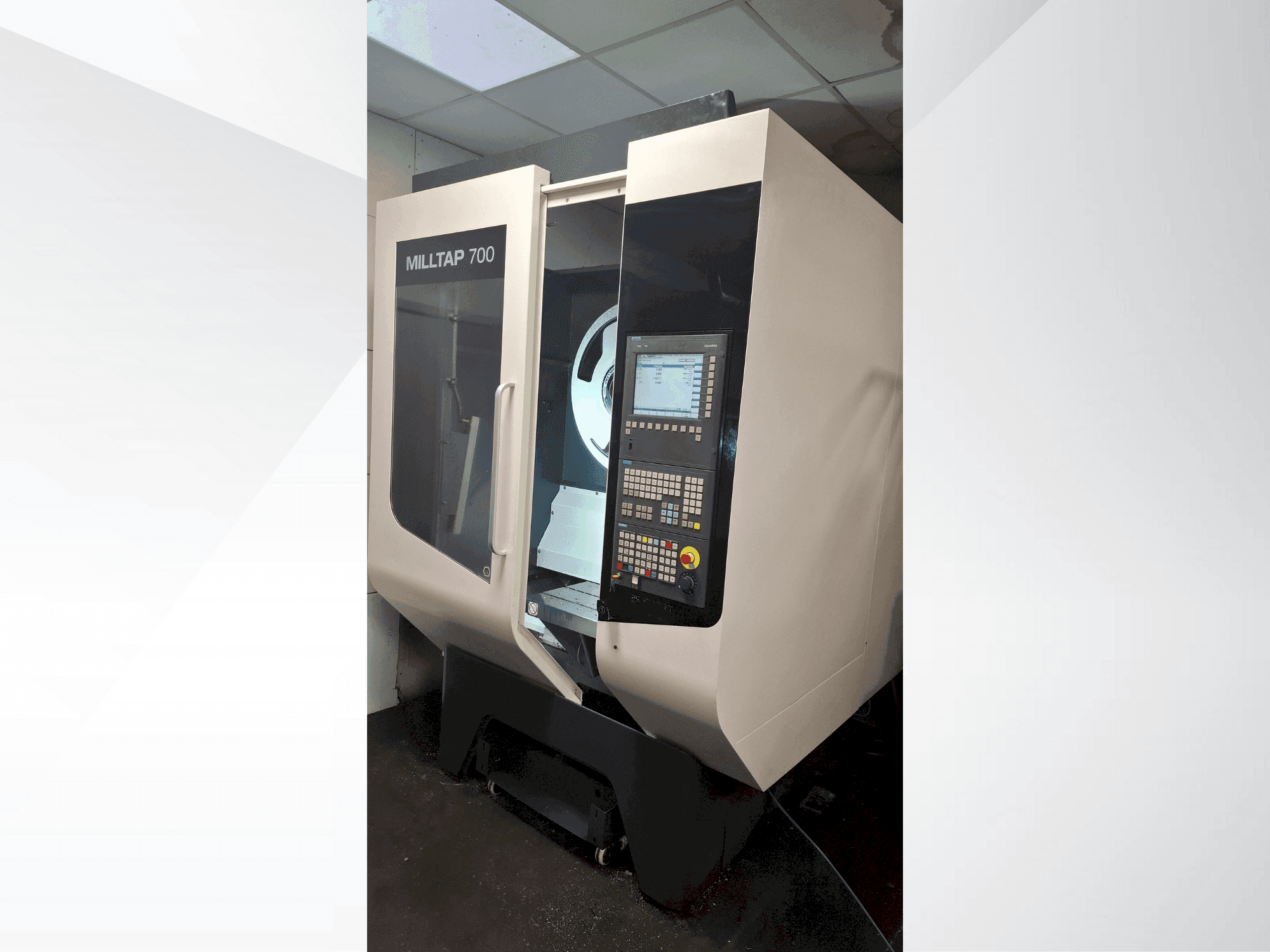 Vista Frontal da DMG MORI MILLTAP 700 máquina