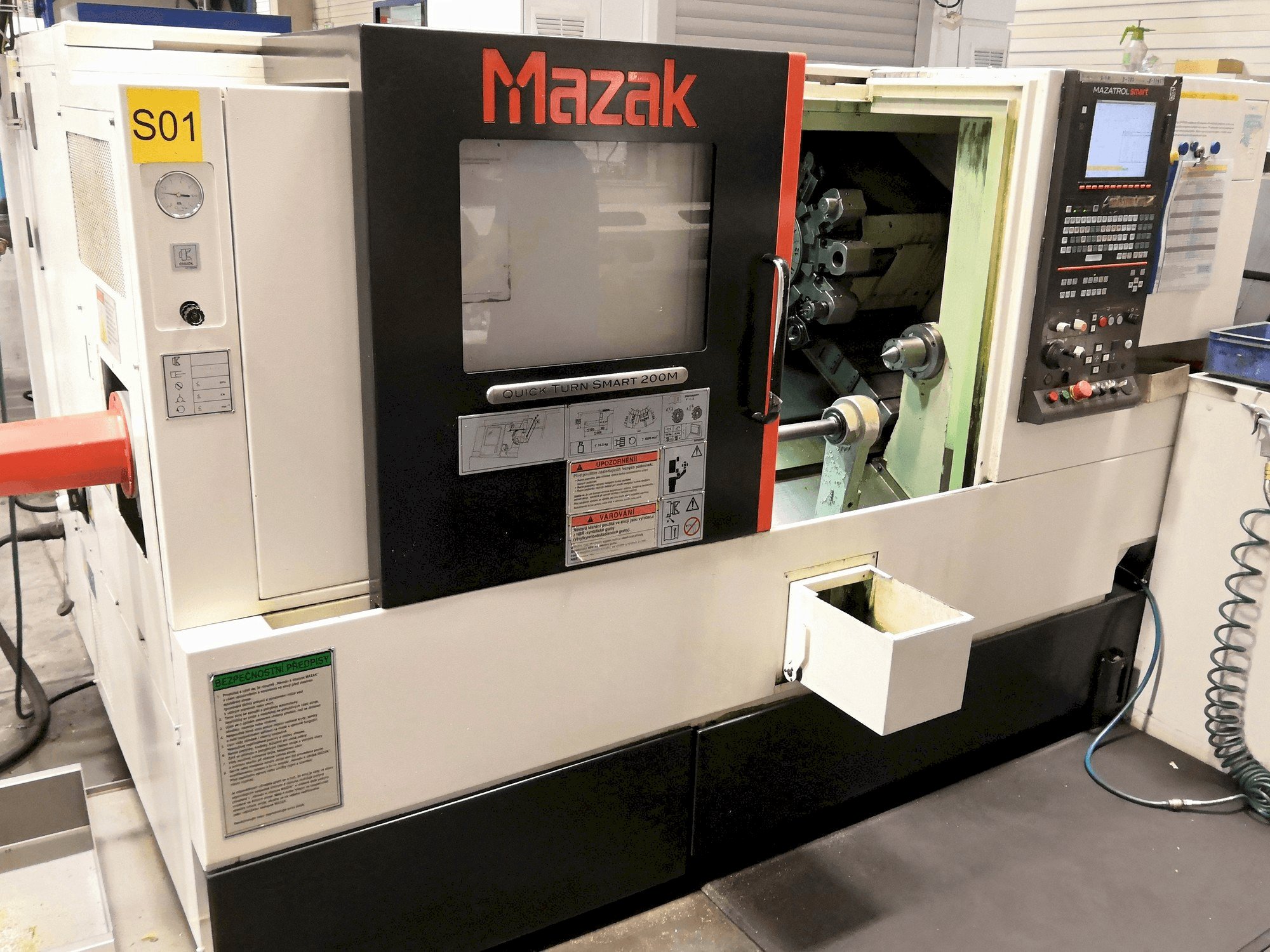 Vista Frontal da Mazak Quick Turn Smart 200M máquina