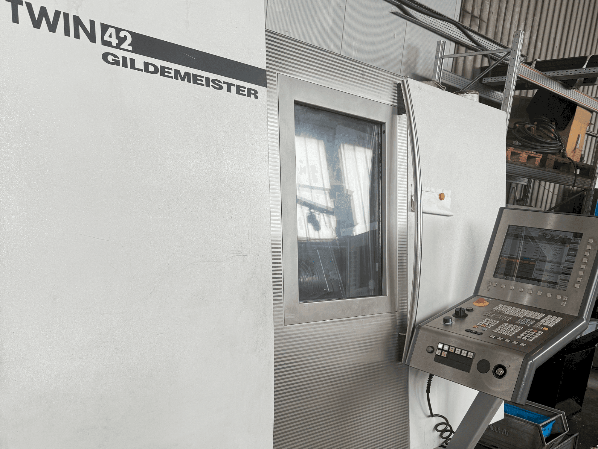 Vista Frontal da Gildemeister Twin 41 máquina
