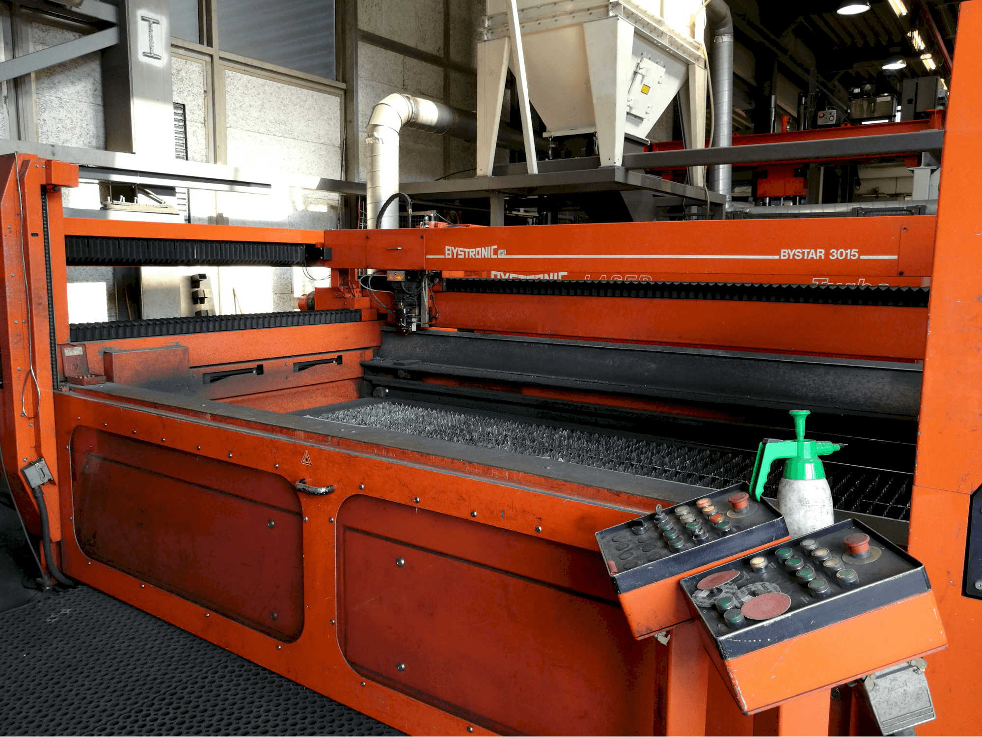 Vista Direita da Bystronic Bystar 3015 máquina