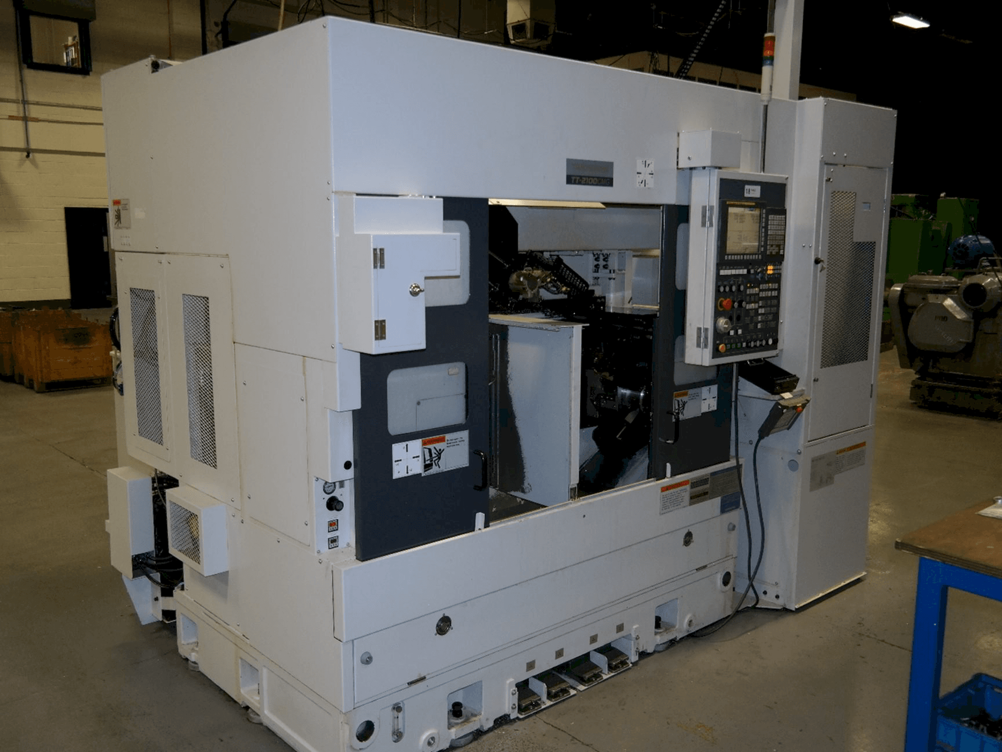 Vista Frontal da Takisawa TT2100CMGA máquina