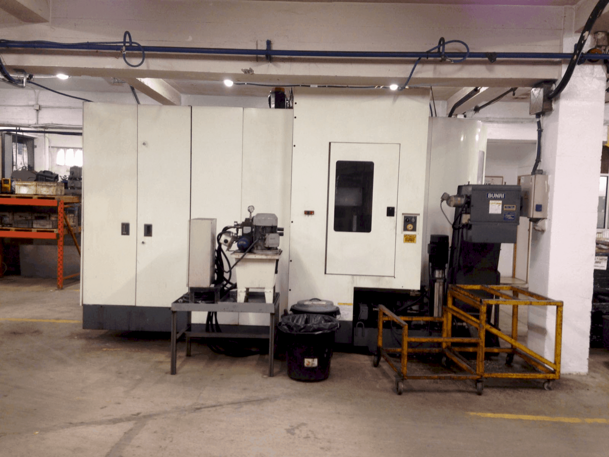 Vista Frontal da Kitamura HX400I máquina