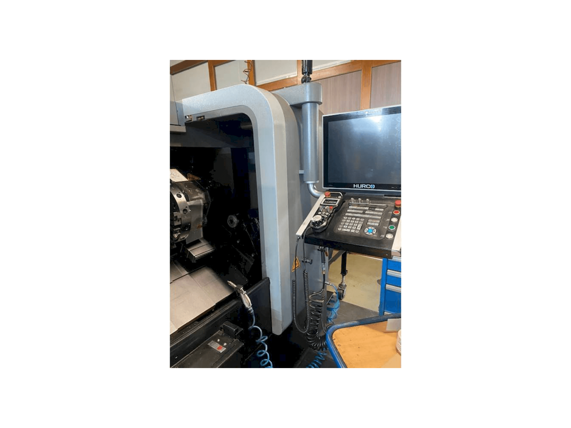 Vista Frontal da Hurco TM8i máquina