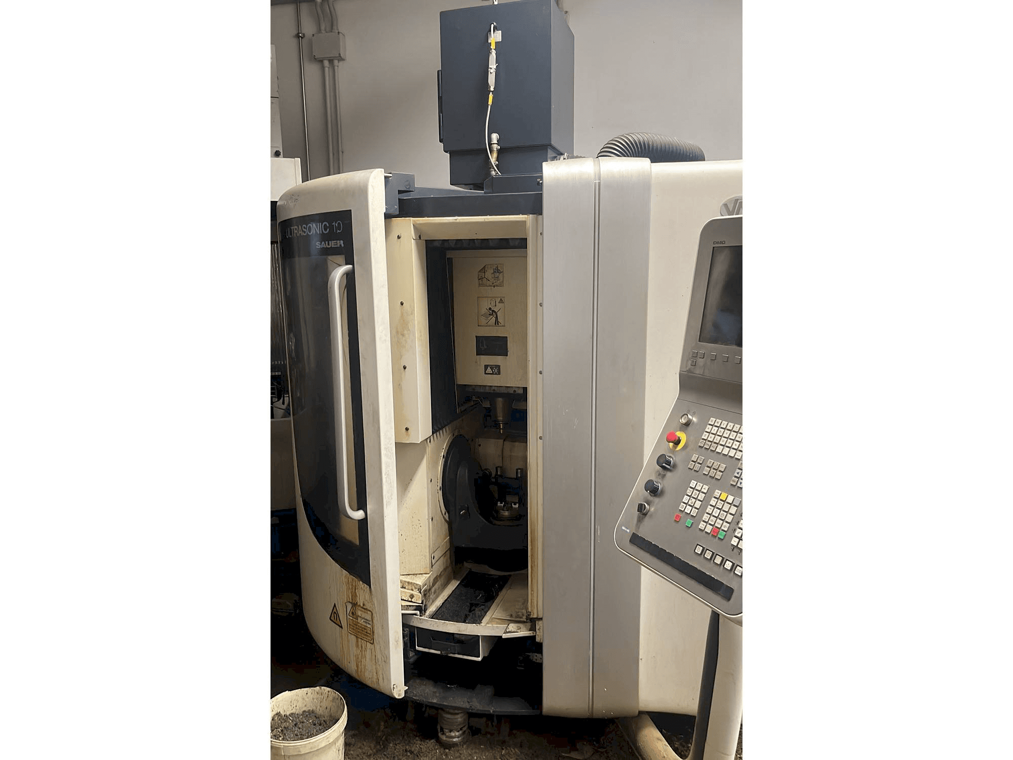 Vista Frontal da DMG ultrasonic 10 sauer máquina