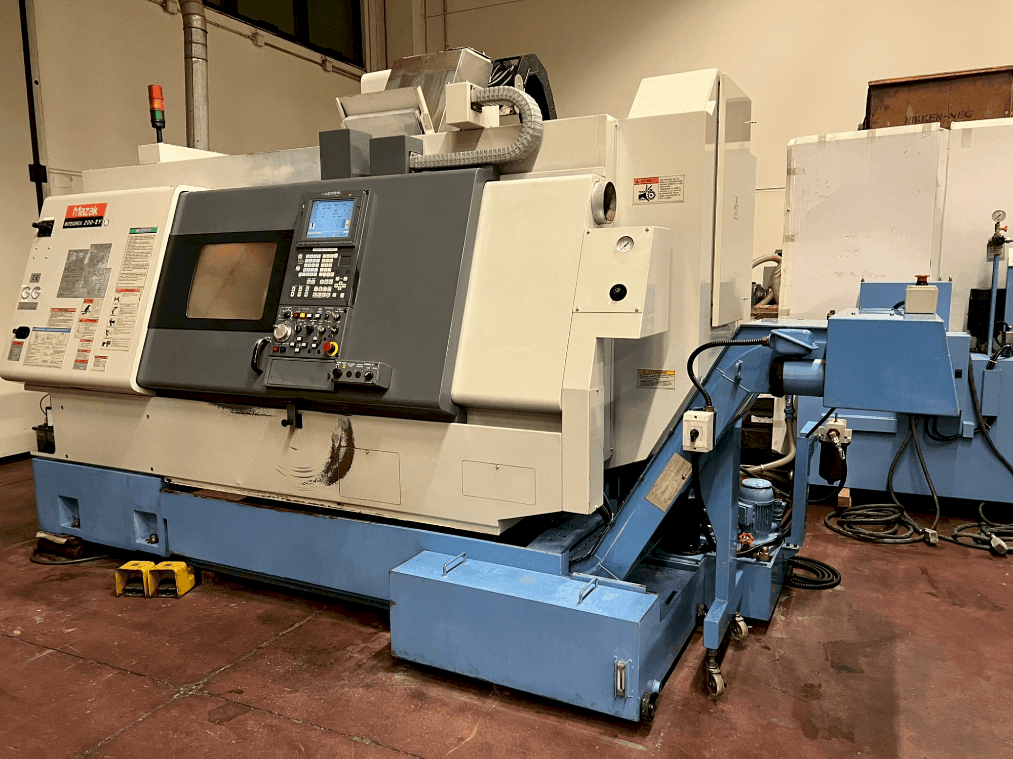 Vista Frontal da Mazak Integrex 200 IIY máquina