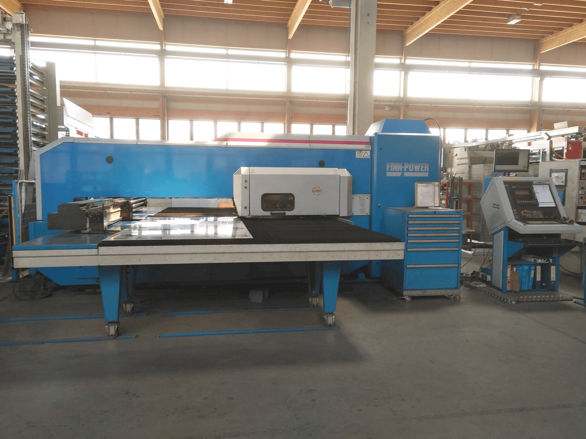 Vista Frontal da Finn-Power A5-20SB máquina